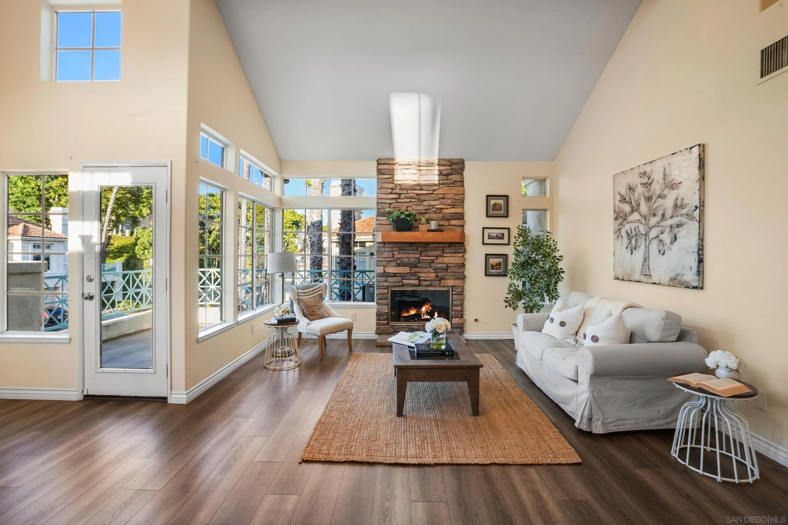 Photo #2: 250035704 Listing 