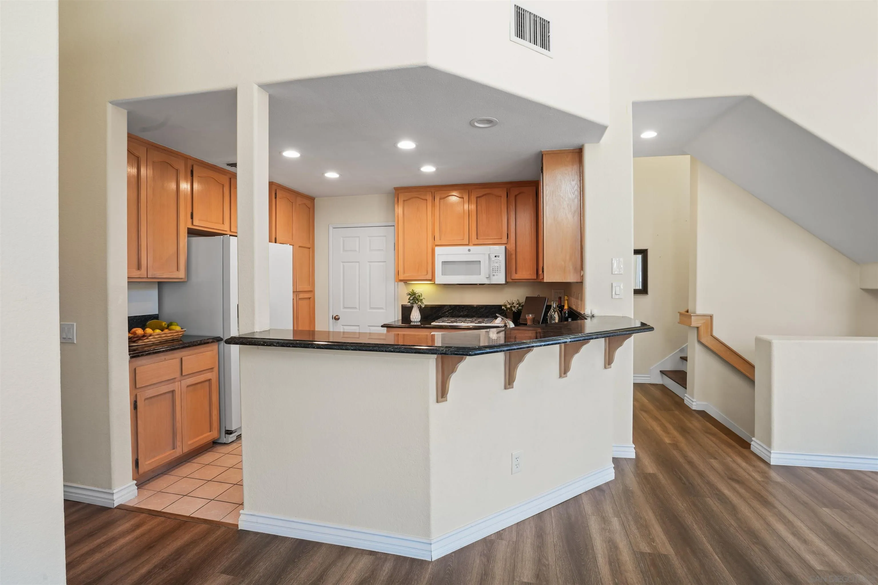 Photo #8: 250035704 Listing: Photo #8