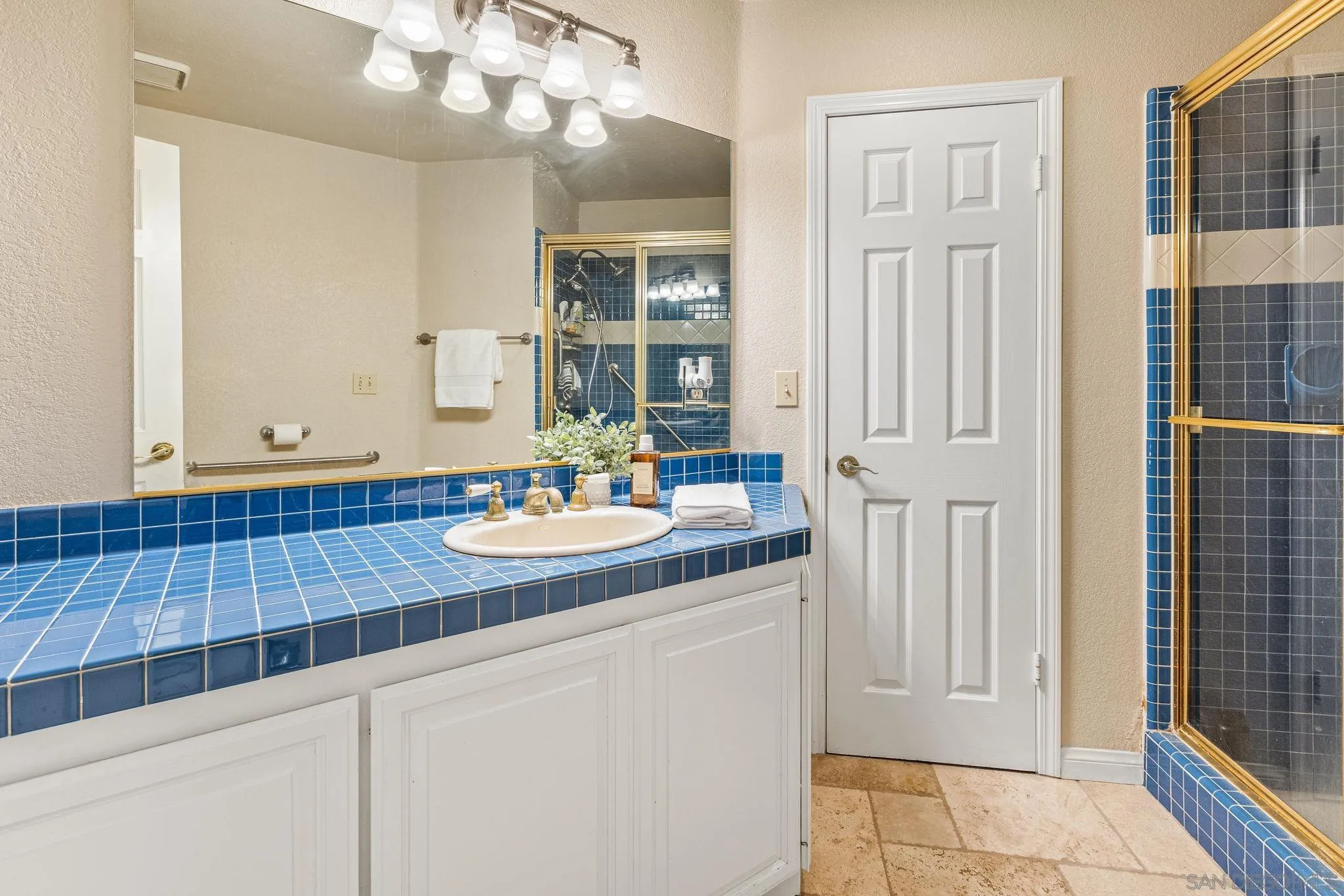 https://cdn.realtyfeed.com/cdn/127/250035736/0dcda2c00385a58f188f94cead67f1a3.webp