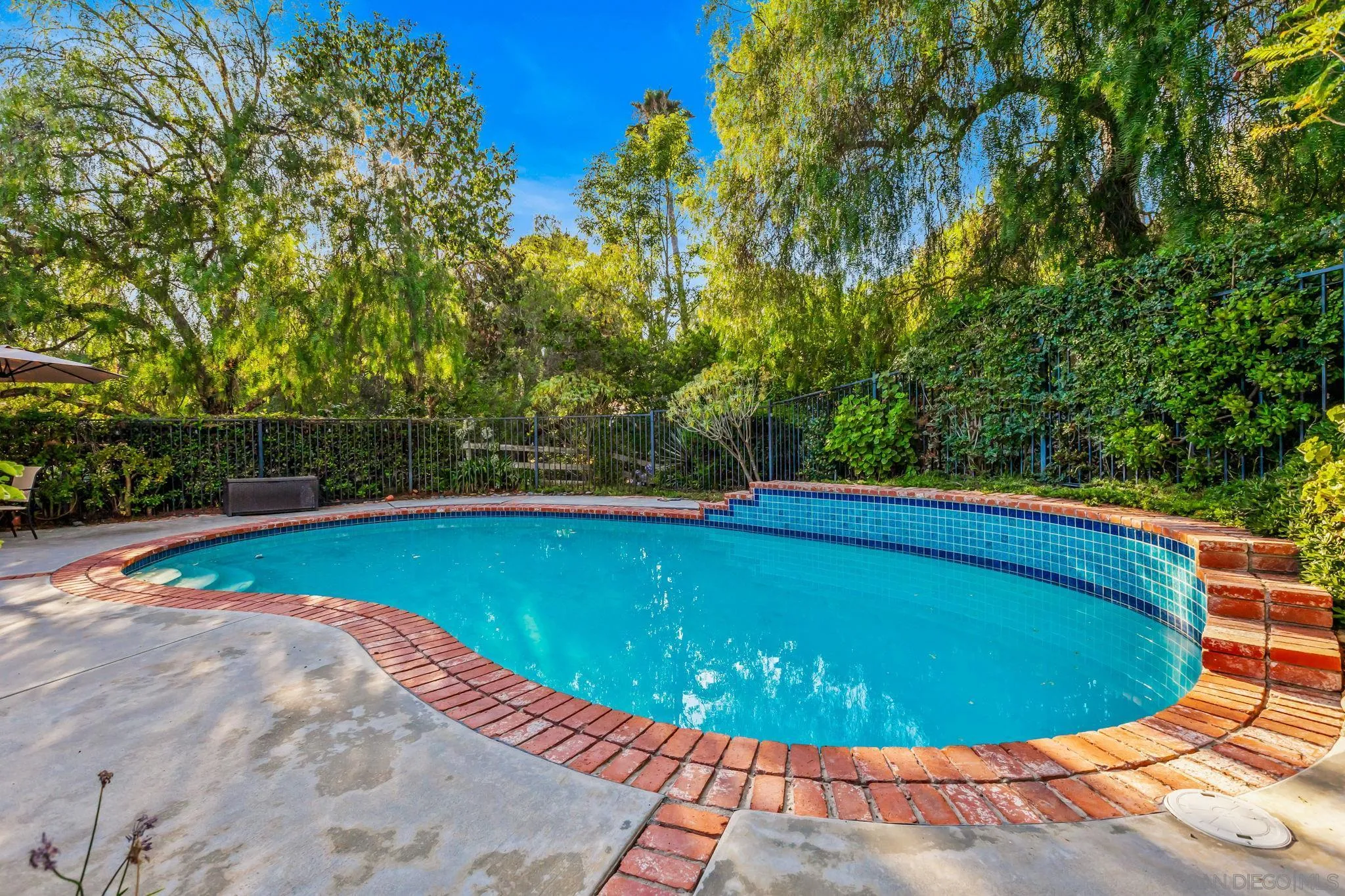 https://cdn.realtyfeed.com/cdn/127/250035736/1f9ff156cfac76e32971aa2a94563d77.webp