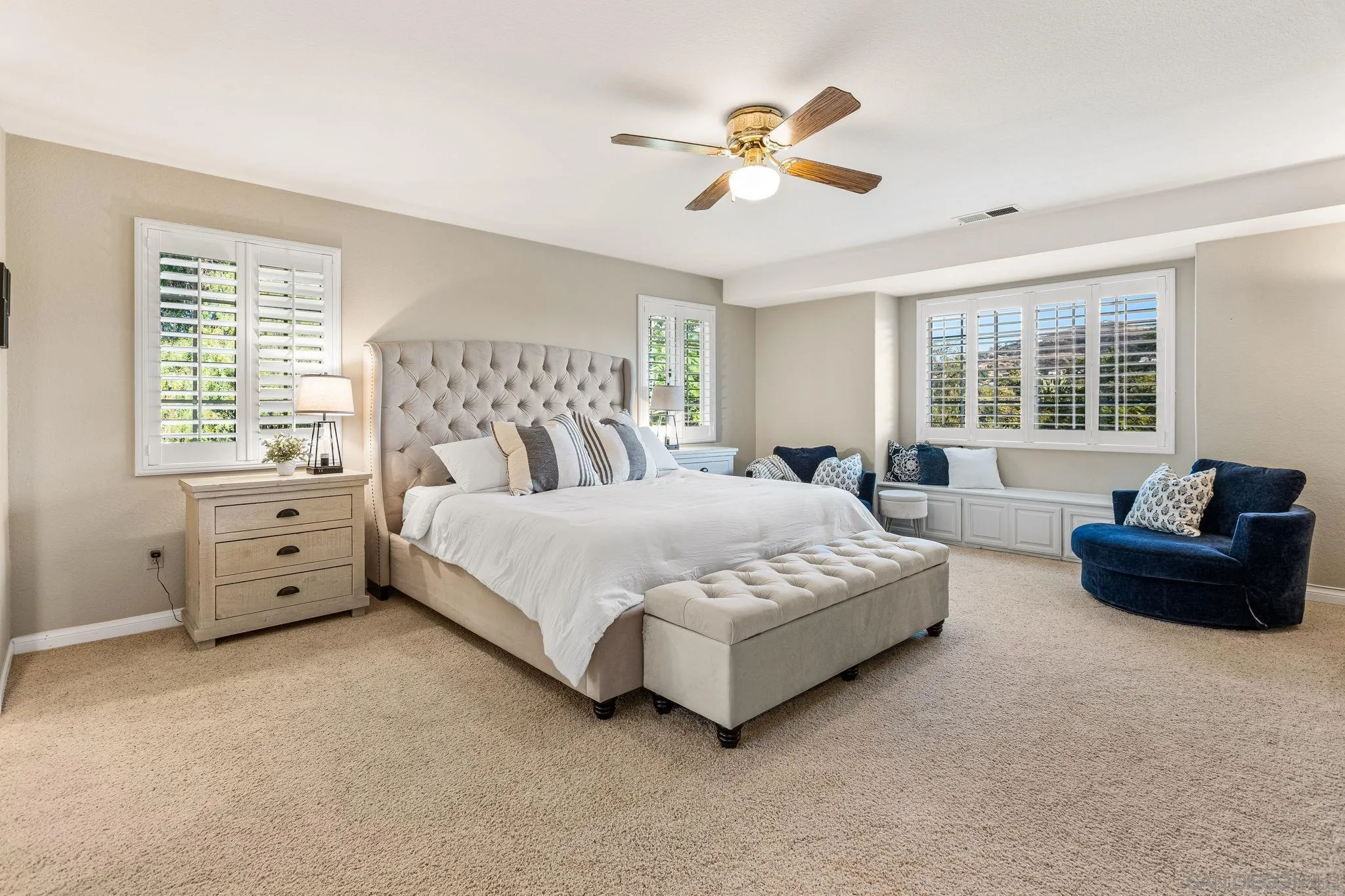 https://cdn.realtyfeed.com/cdn/127/250035736/fdba6d916df7353f0fe5b072562f7e1c.webp