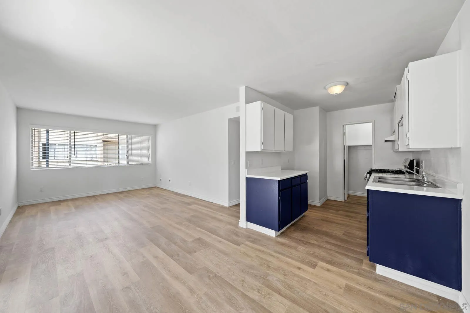 Photo #2: 250035747 Listing 
