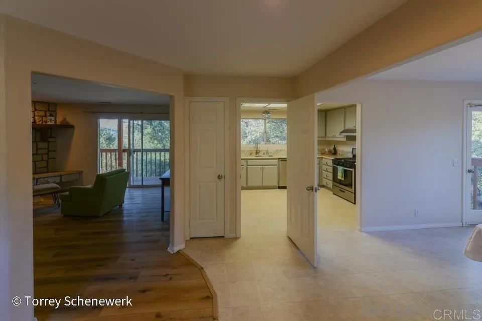 https://cdn.realtyfeed.com/cdn/127/250035749/89e0f1991256bf5584bcd6bd5fff2179.webp