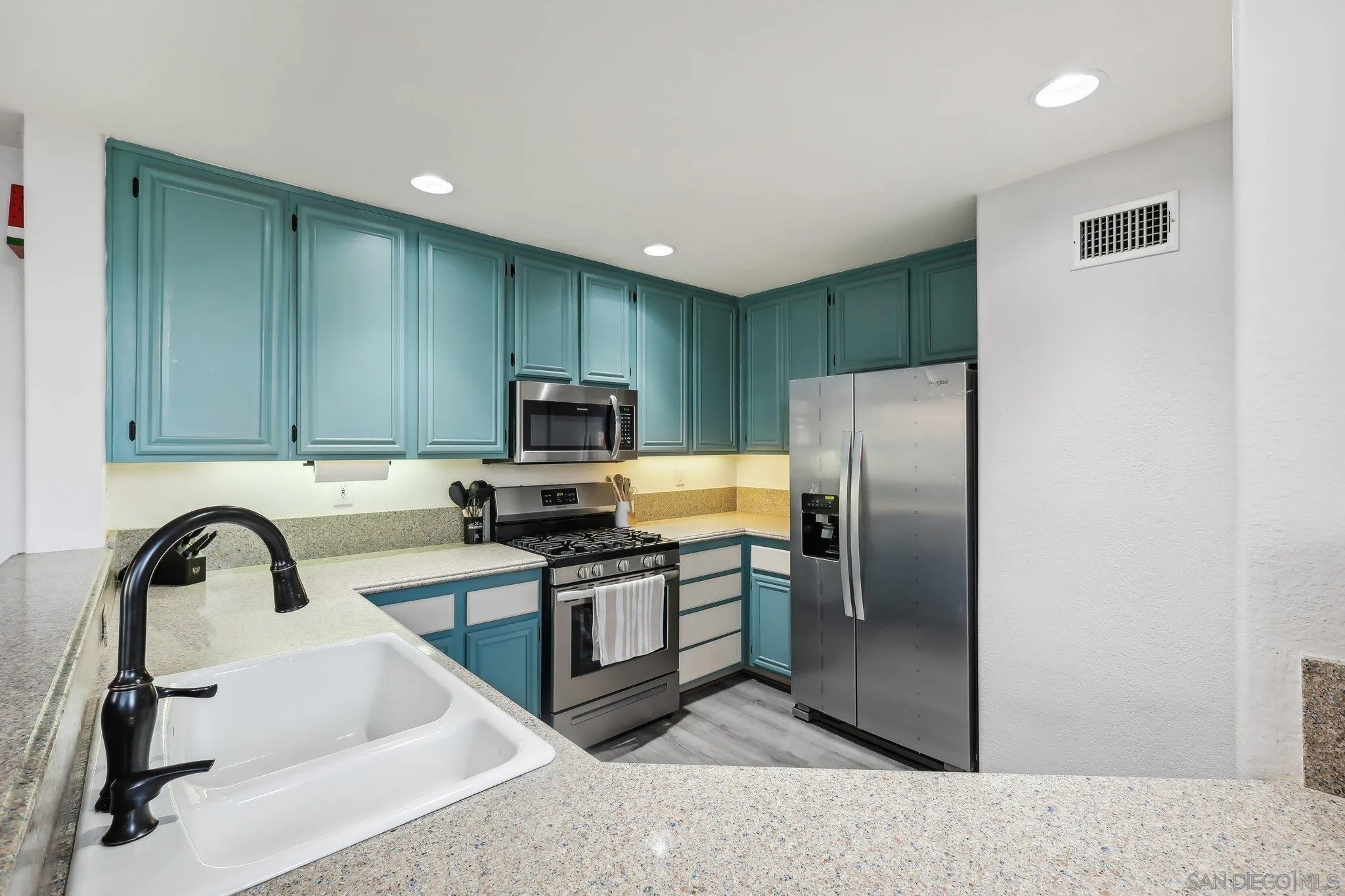 Photo #5: 250035755 Listing 