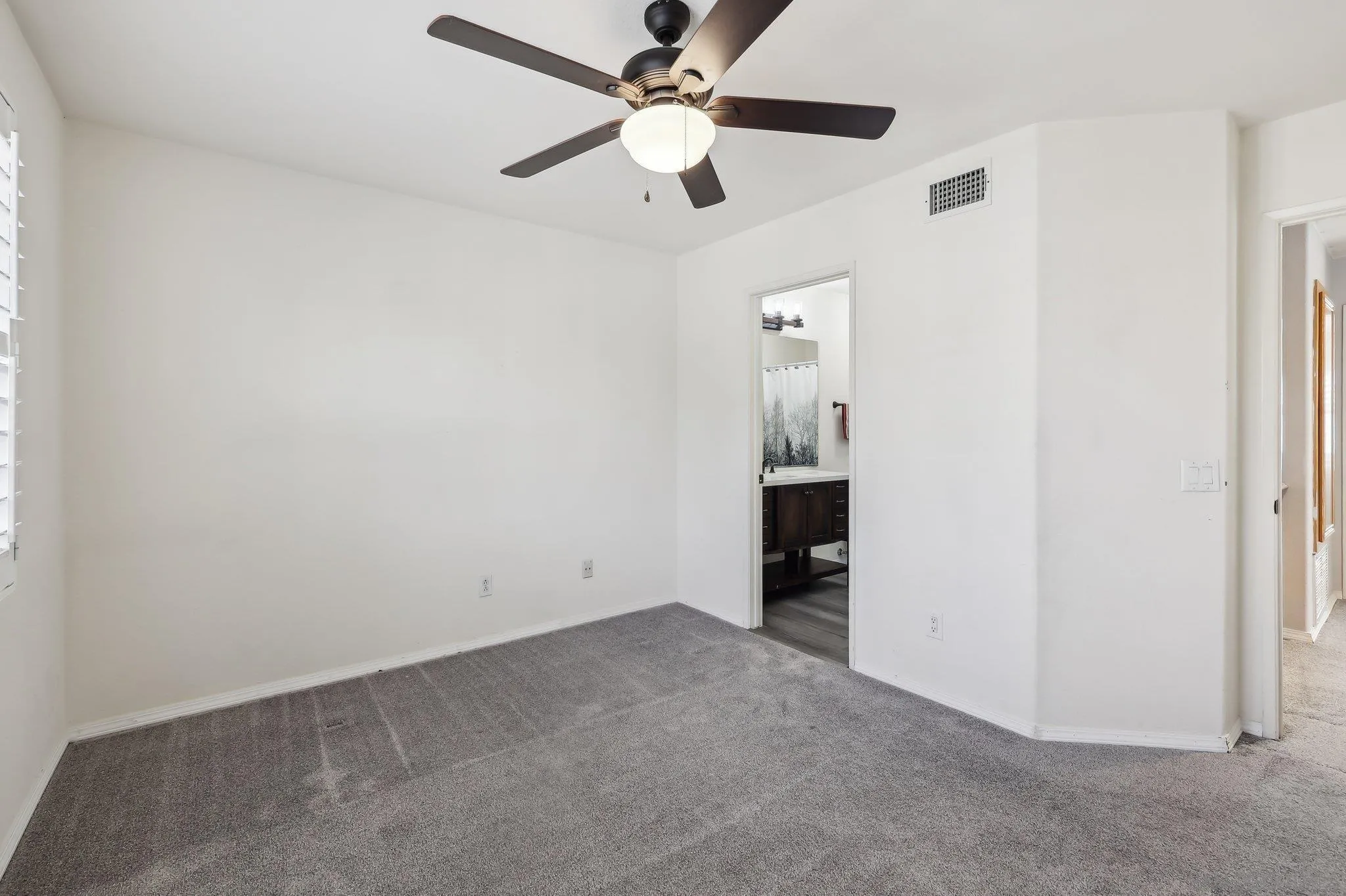 Photo #16: 250035755 Listing: Photo #16