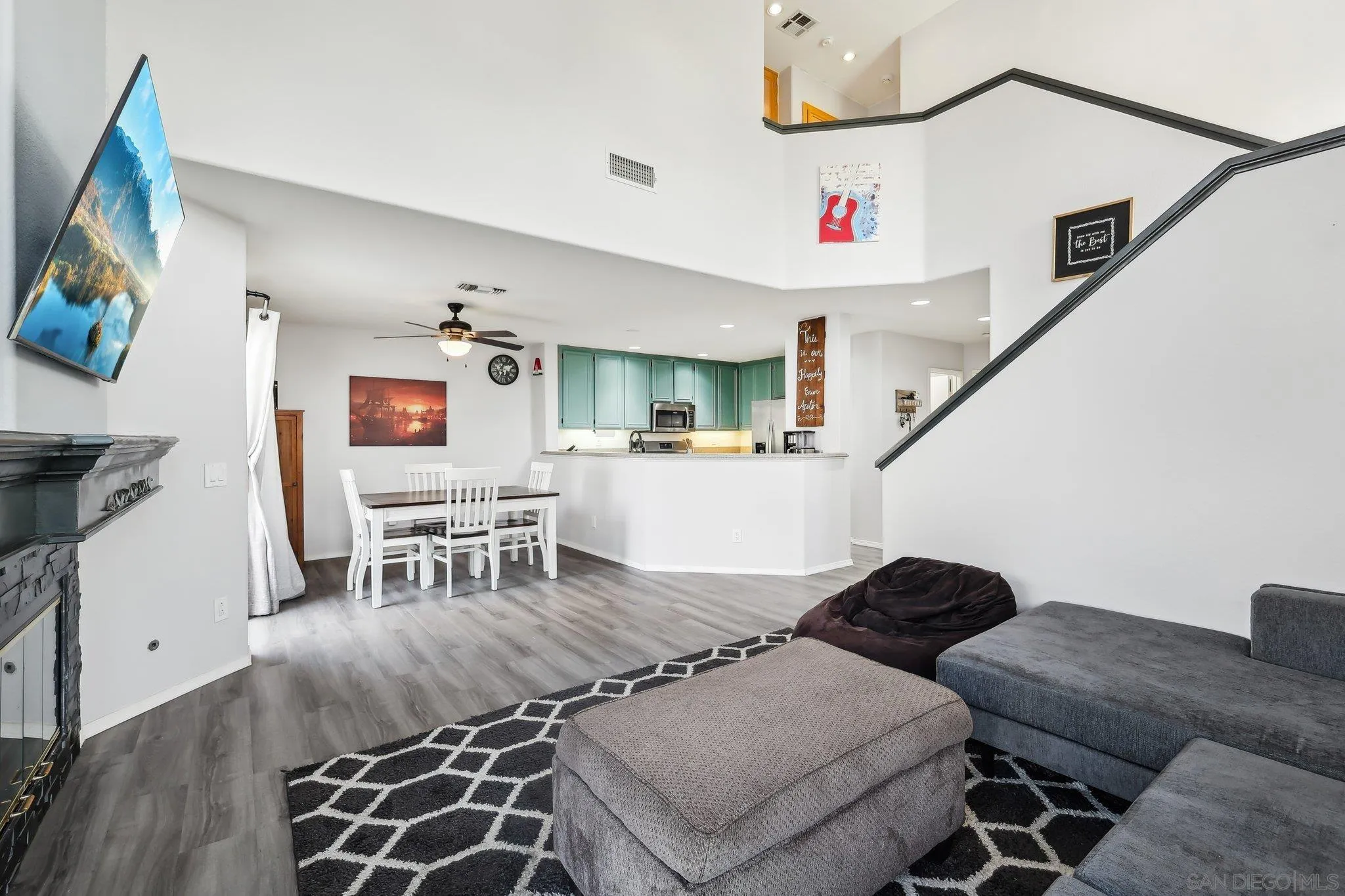 Photo #2: 250035755 Listing 