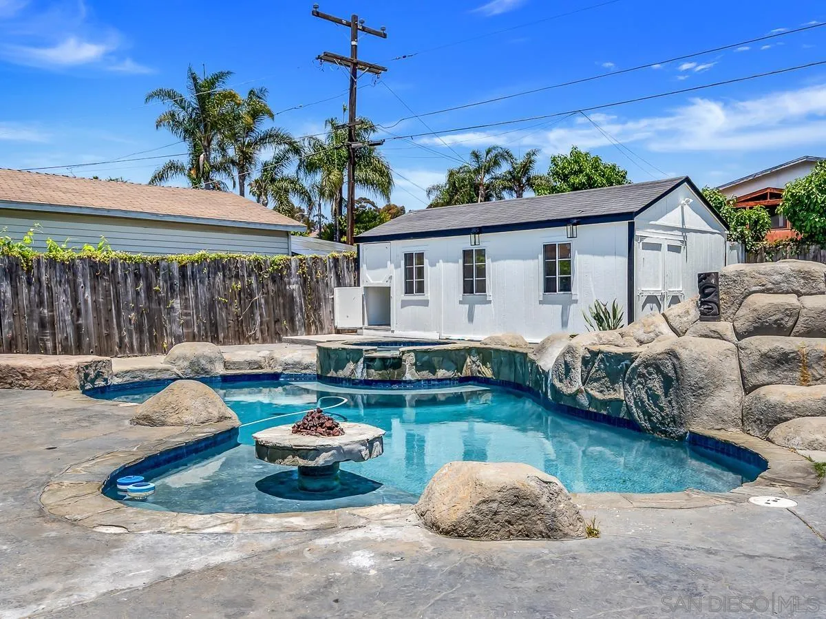 https://cdn.realtyfeed.com/cdn/127/250035756/bdc1d489cc2da756ecbb975d1e0df985.webp