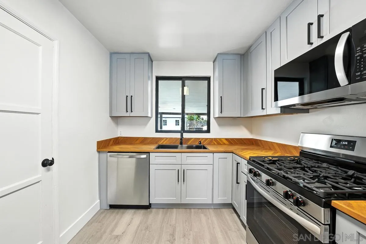 https://cdn.realtyfeed.com/cdn/127/250035756/cfacfb216c1ddabfcd6b7059ef09c946.webp