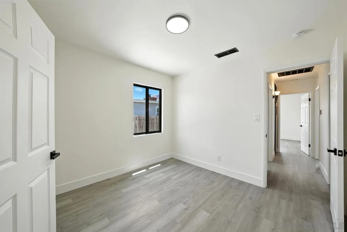 https://cdn.realtyfeed.com/cdn/127/250035756/dfbc18648bcb0d822e086b477efb73e6.webp