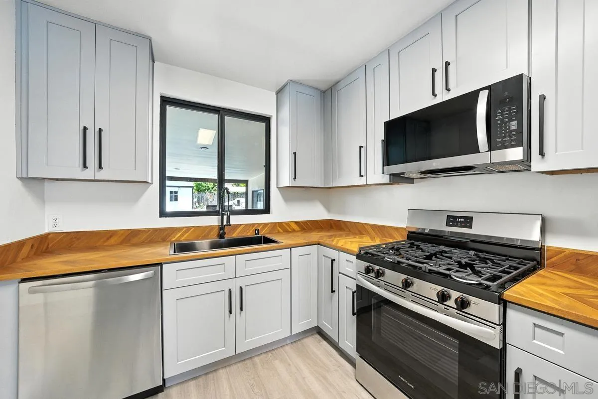 https://cdn.realtyfeed.com/cdn/127/250035756/ef86f3af5afe104fc2cbfcf87a49f683.webp