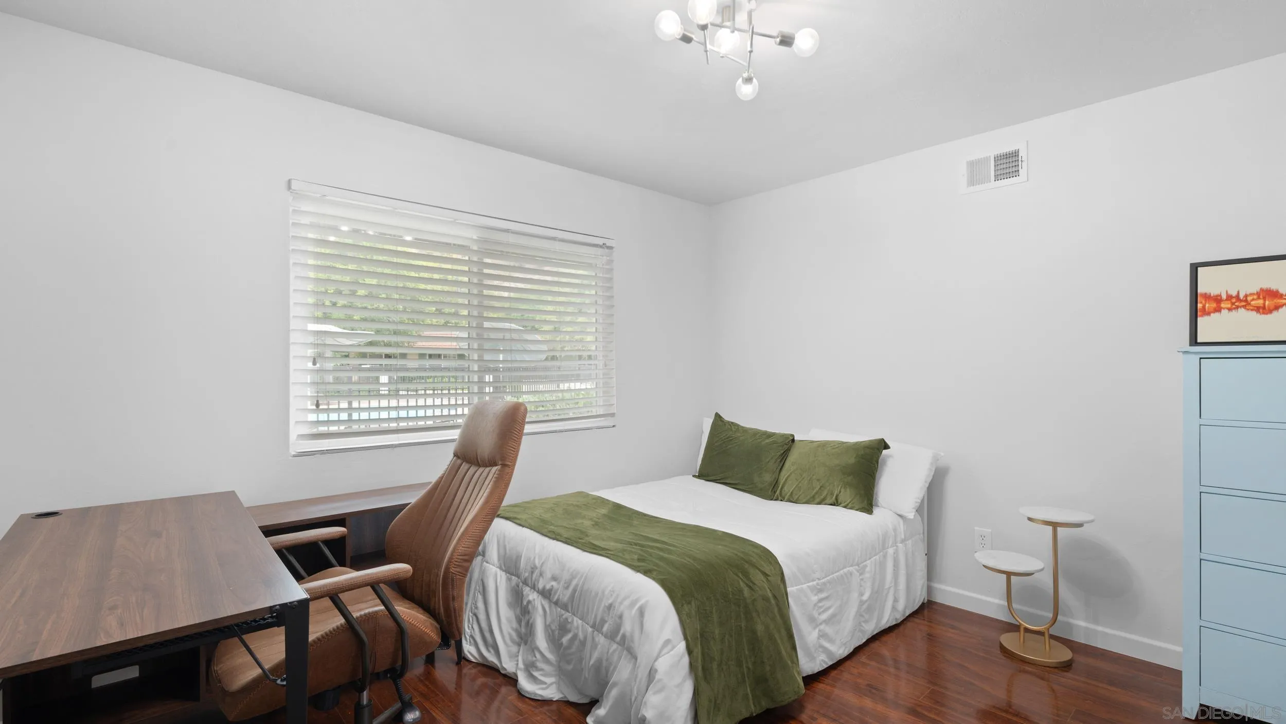 Photo #13: 250035760 Listing: Photo #13