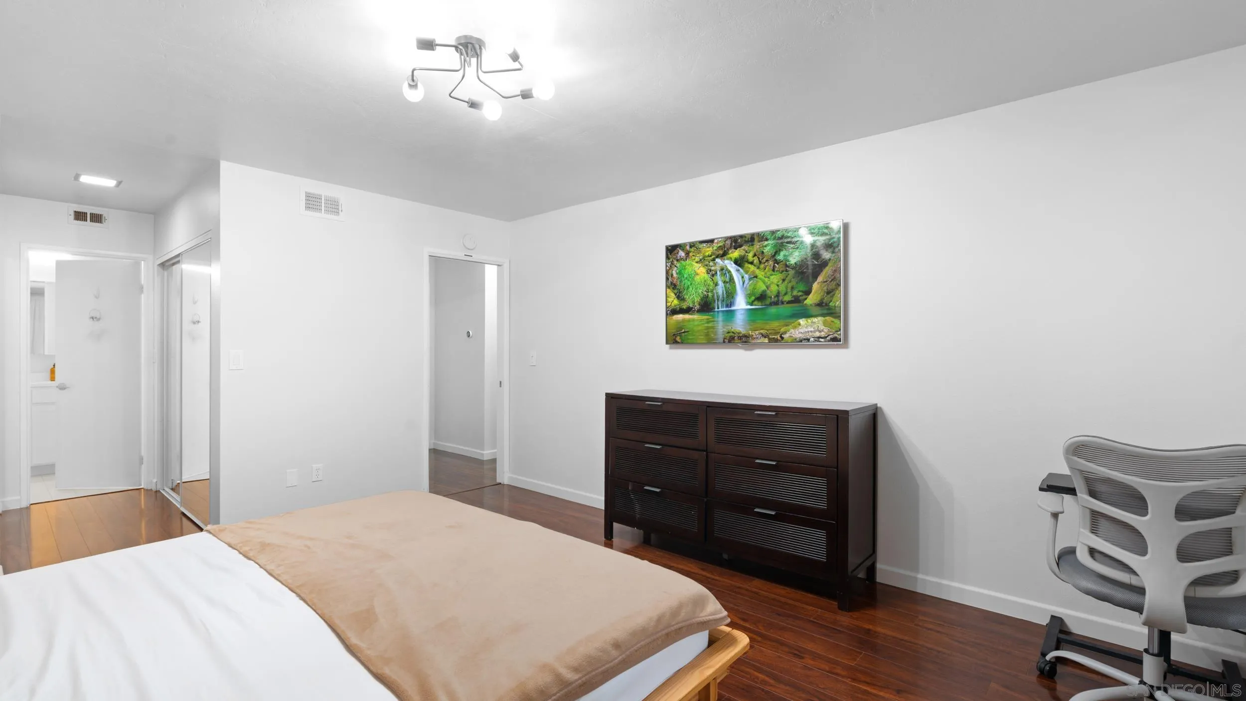 Photo #10: 250035760 Listing: Photo #10
