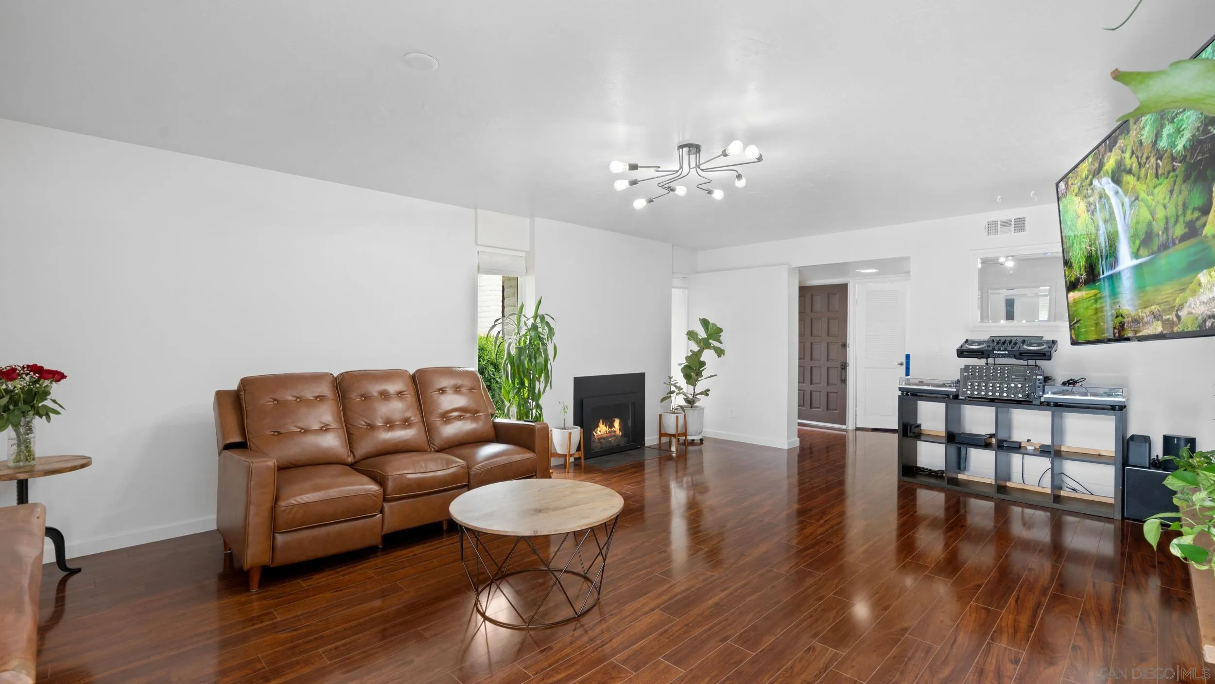 Photo #2: 250035760 Listing 