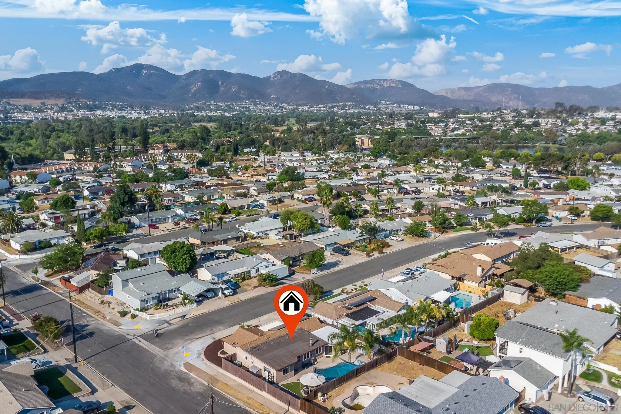 https://cdn.realtyfeed.com/cdn/127/250035770/5eb3a130f6a99587d8ae1e8b0b6bf9a2.webp