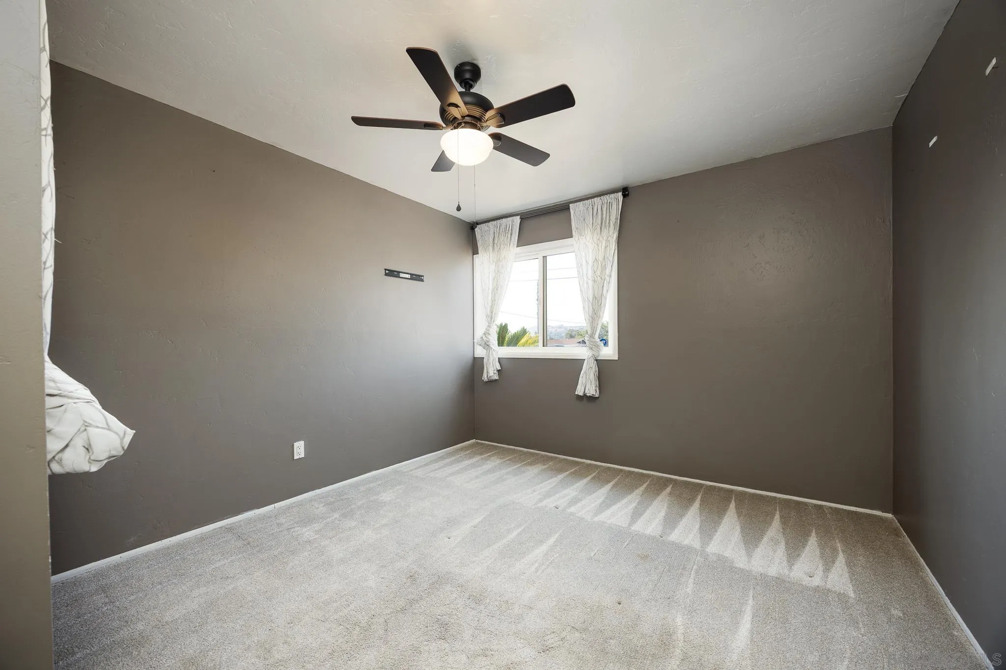 https://cdn.realtyfeed.com/cdn/127/250035770/a6eb5a9202ef9c2674fe0ae4d294cb90.webp
