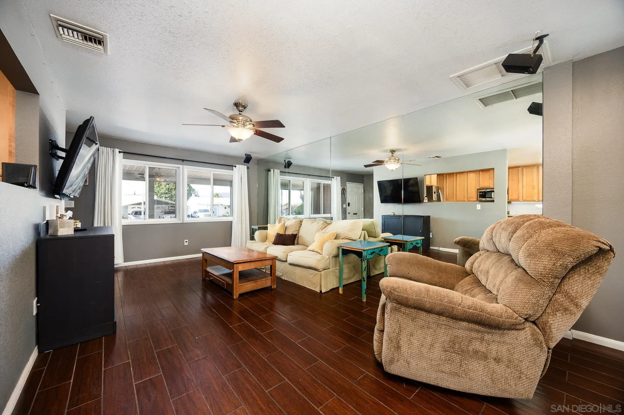 https://cdn.realtyfeed.com/cdn/127/250035770/f3c23da664eb2924f2e0784b110dfeda.webp