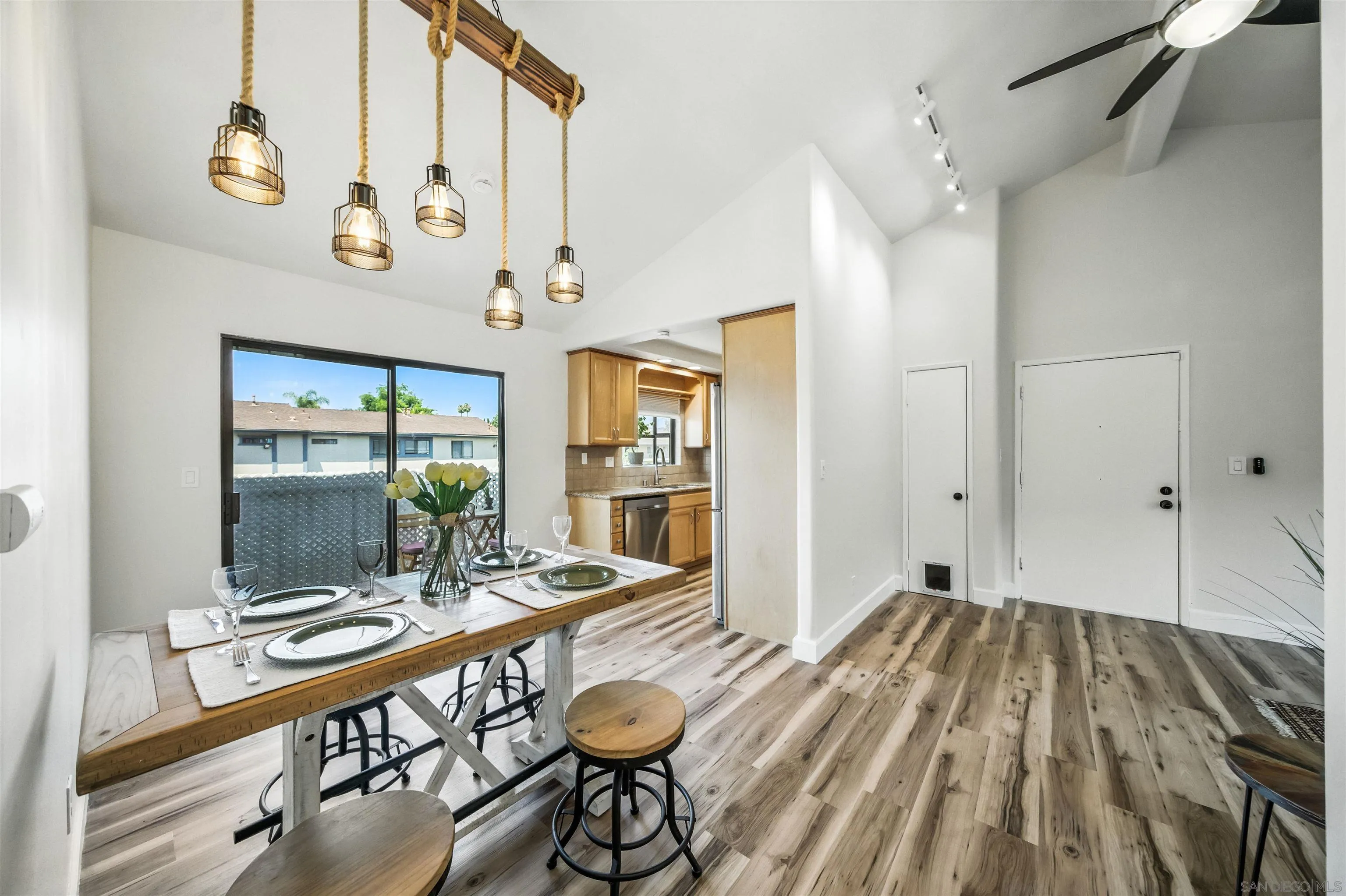 Photo #3: 250035771 Listing 