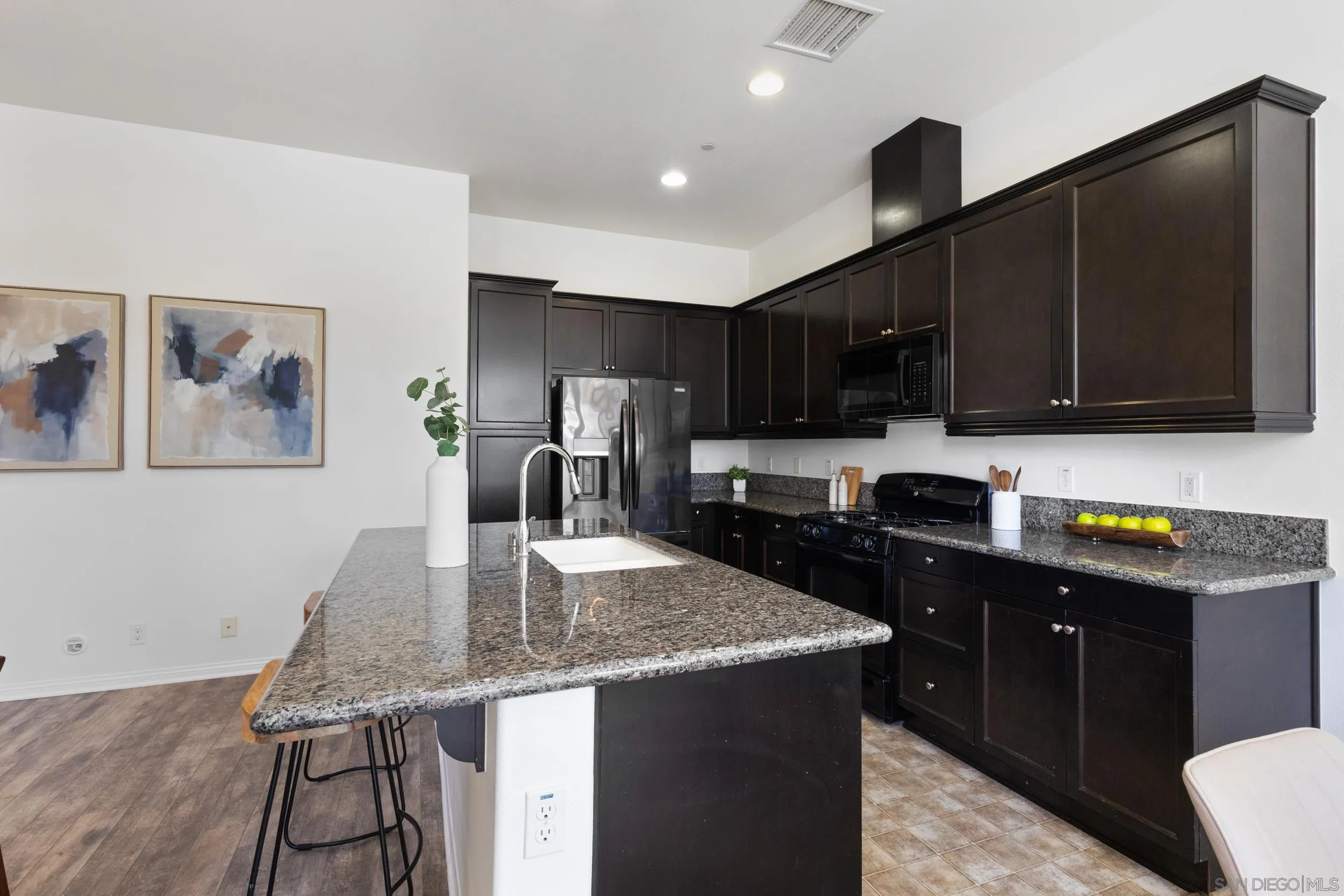 Photo #5: 250035778 Listing 