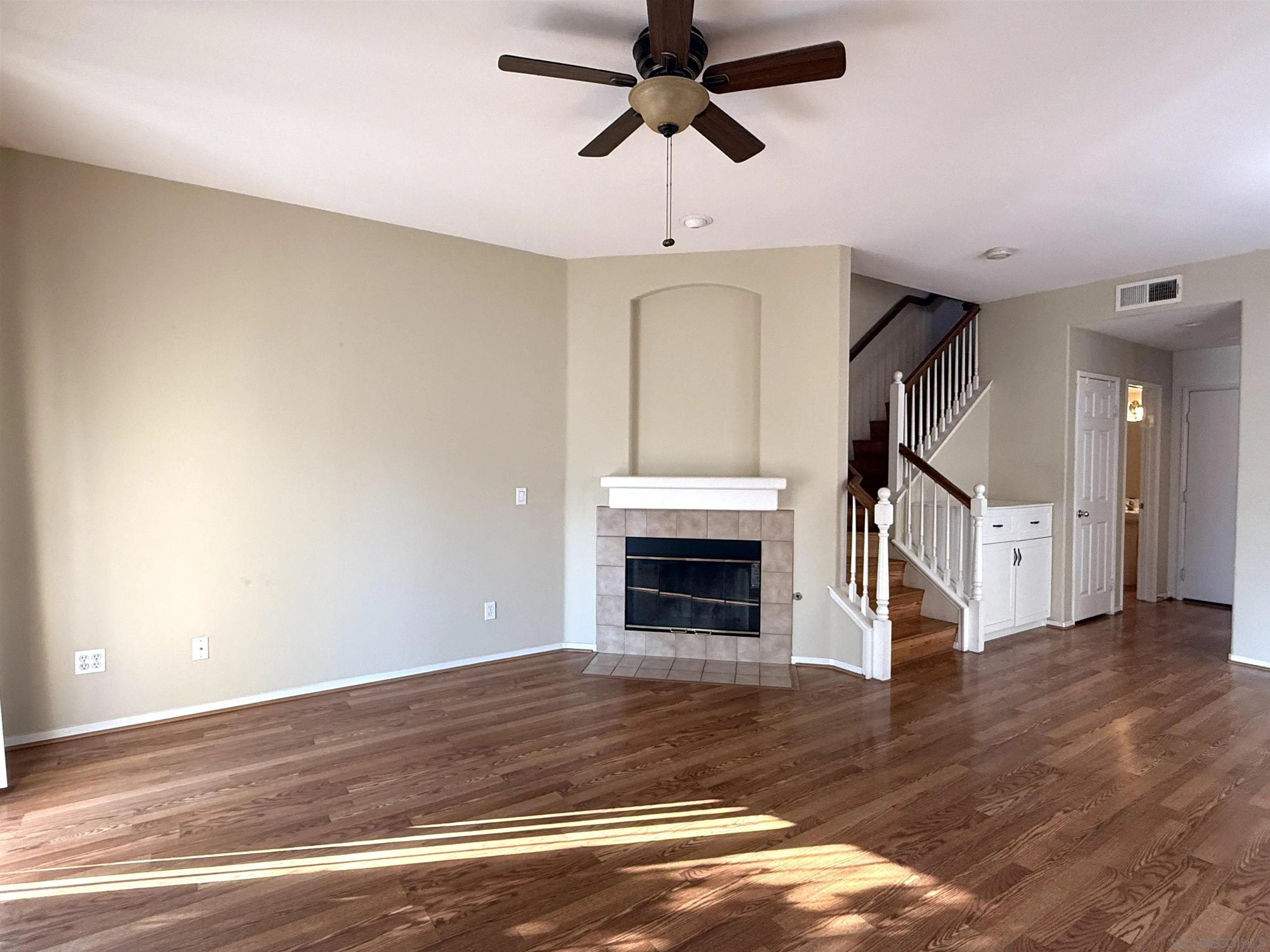 Photo #3: 250035780 Listing 
