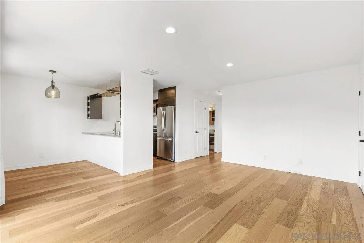 Photo #5: 250035811 Listing 