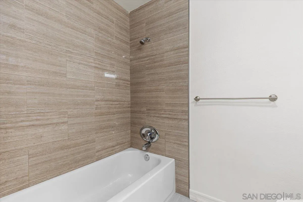 Photo #21: 250035811 Listing: Photo #21
