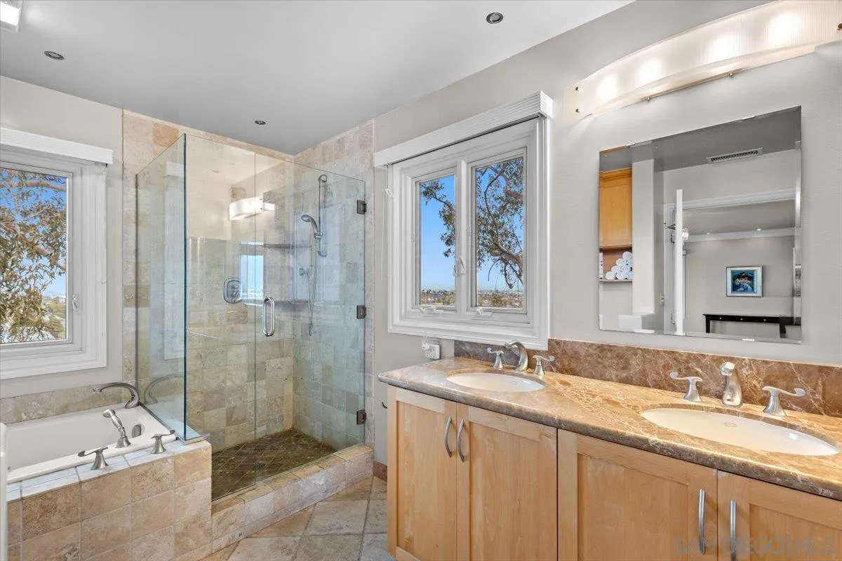 https://cdn.realtyfeed.com/cdn/127/250035812/05f7285565a70e8d66f3824b552c6f1f.webp