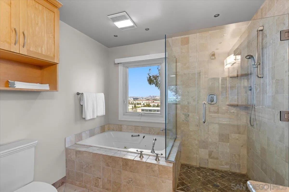 https://cdn.realtyfeed.com/cdn/127/250035812/2c01591adb3a0a74030056d696f87e7c.webp
