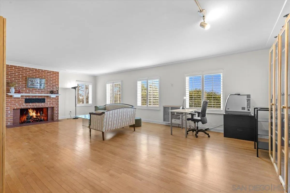 https://cdn.realtyfeed.com/cdn/127/250035812/2f0ed1c3a81da0bd8526b387696502c3.webp