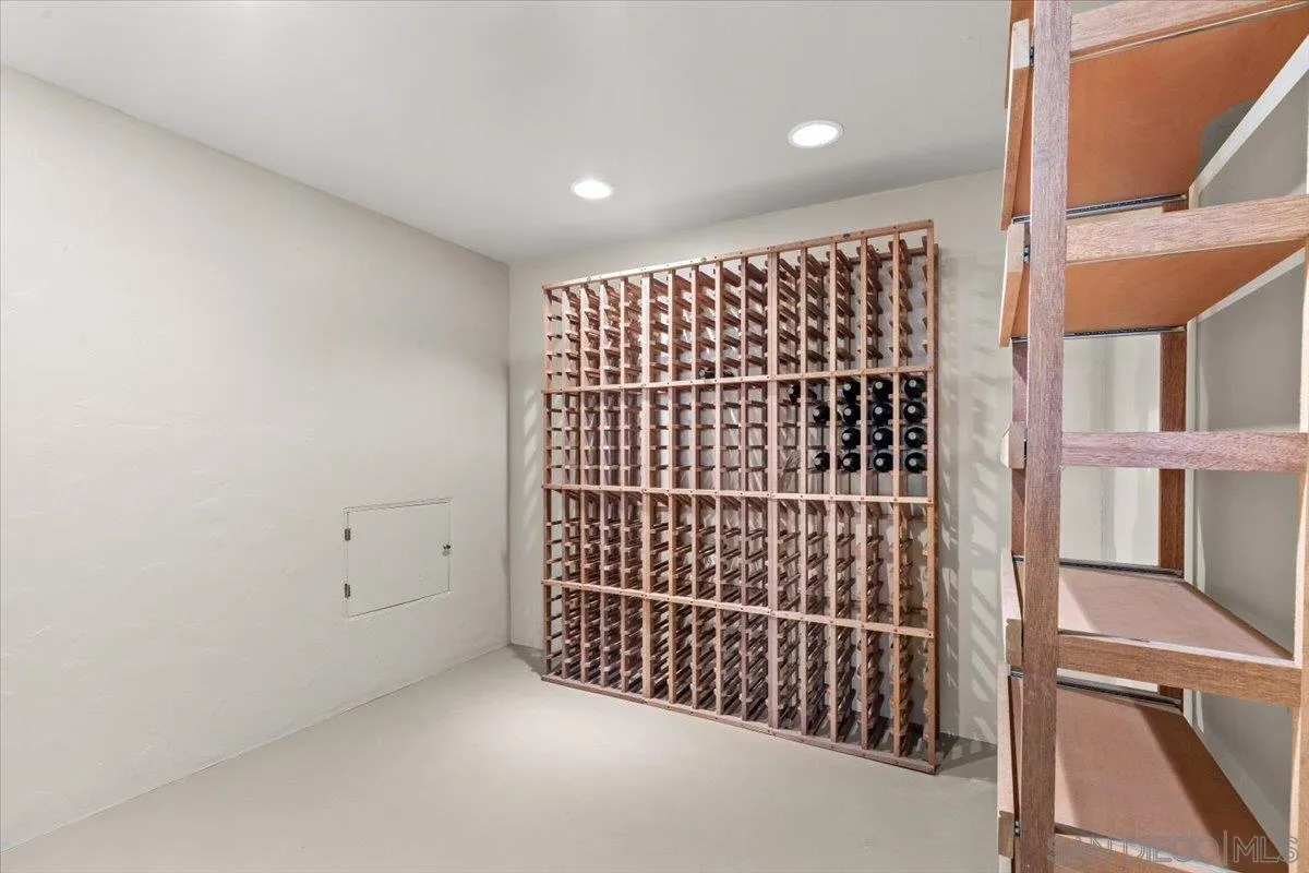https://cdn.realtyfeed.com/cdn/127/250035812/7a1843ae22e14c0ee023d4f7c17bd117.webp