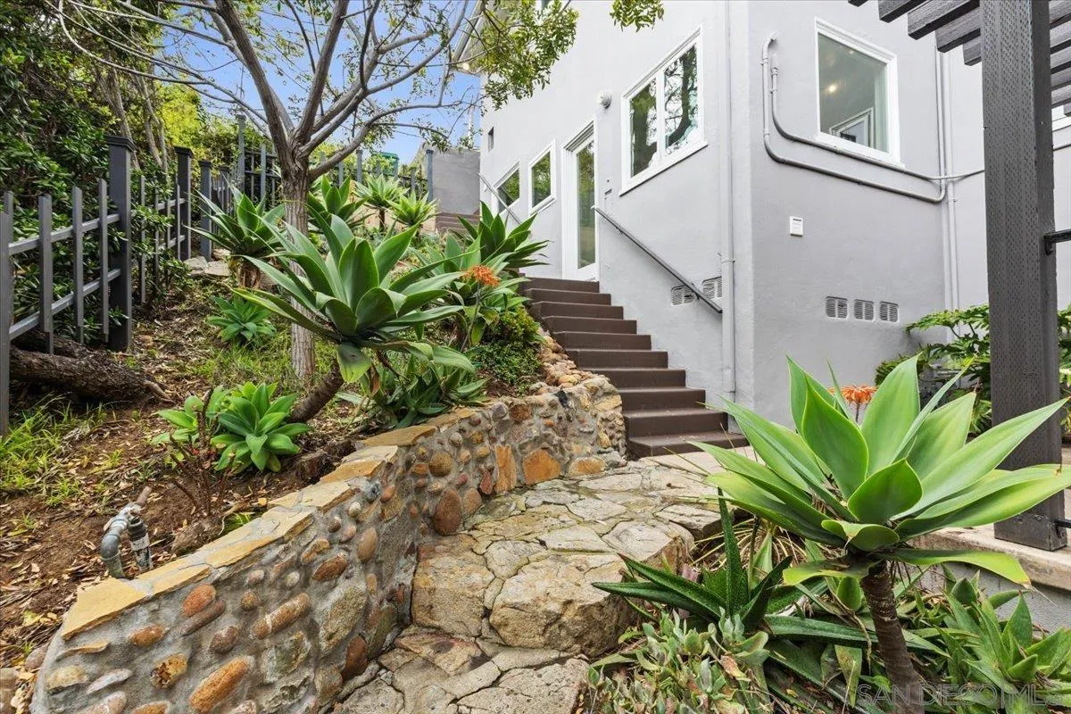 https://cdn.realtyfeed.com/cdn/127/250035812/cea73f42122d5632d6cf7aeeeca17e10.webp