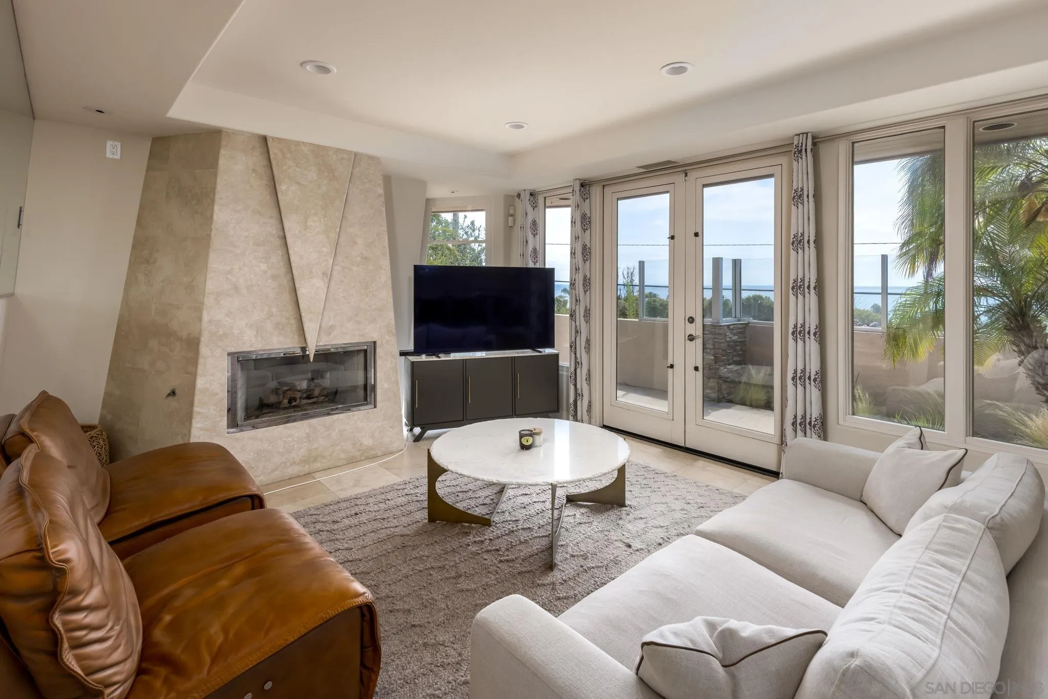 https://cdn.realtyfeed.com/cdn/127/250035820/690f0c2175a4afd919b5149e0769e9d2.webp