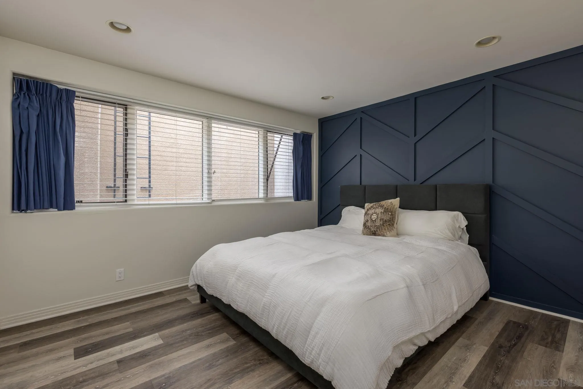 https://cdn.realtyfeed.com/cdn/127/250035820/d871ce8420fb22fe5aab88d43d04317d.webp