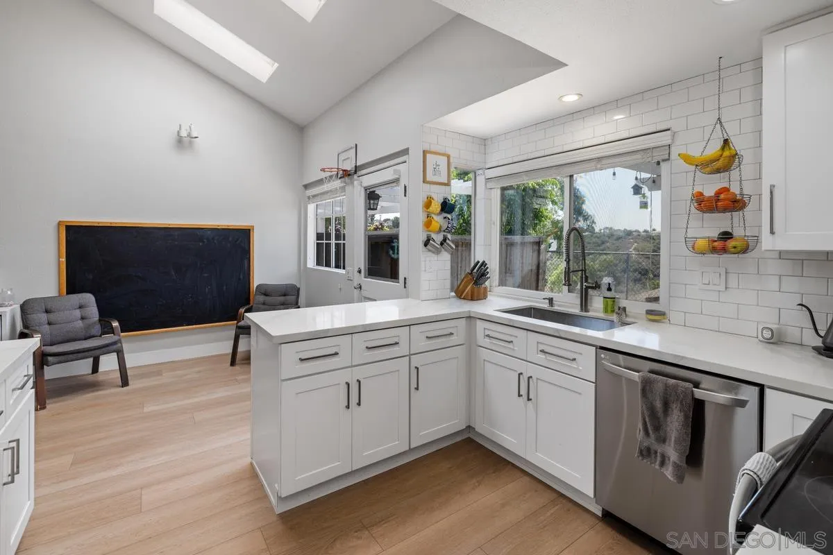 Photo #7: 250035822 Listing: Photo #7