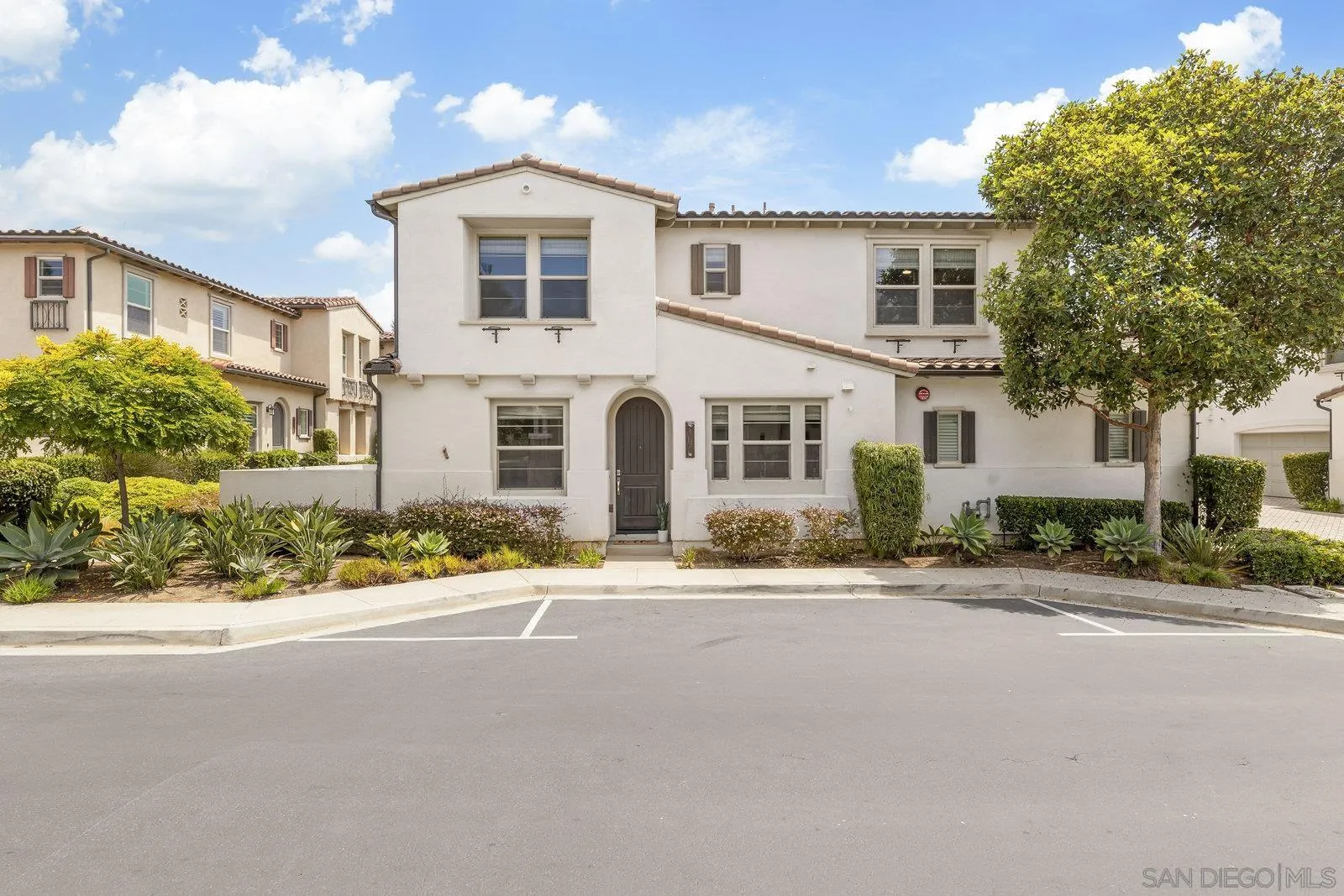 Photo #2: 250035823 Listing 