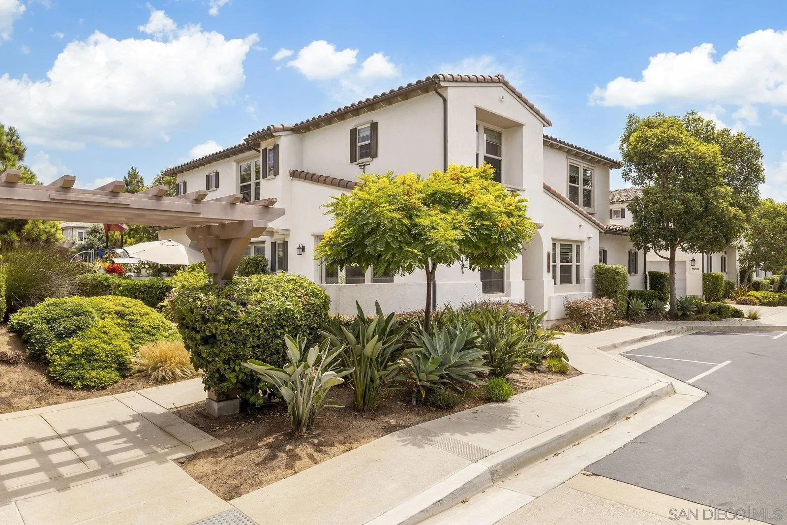 Photo #3: 250035823 Listing 