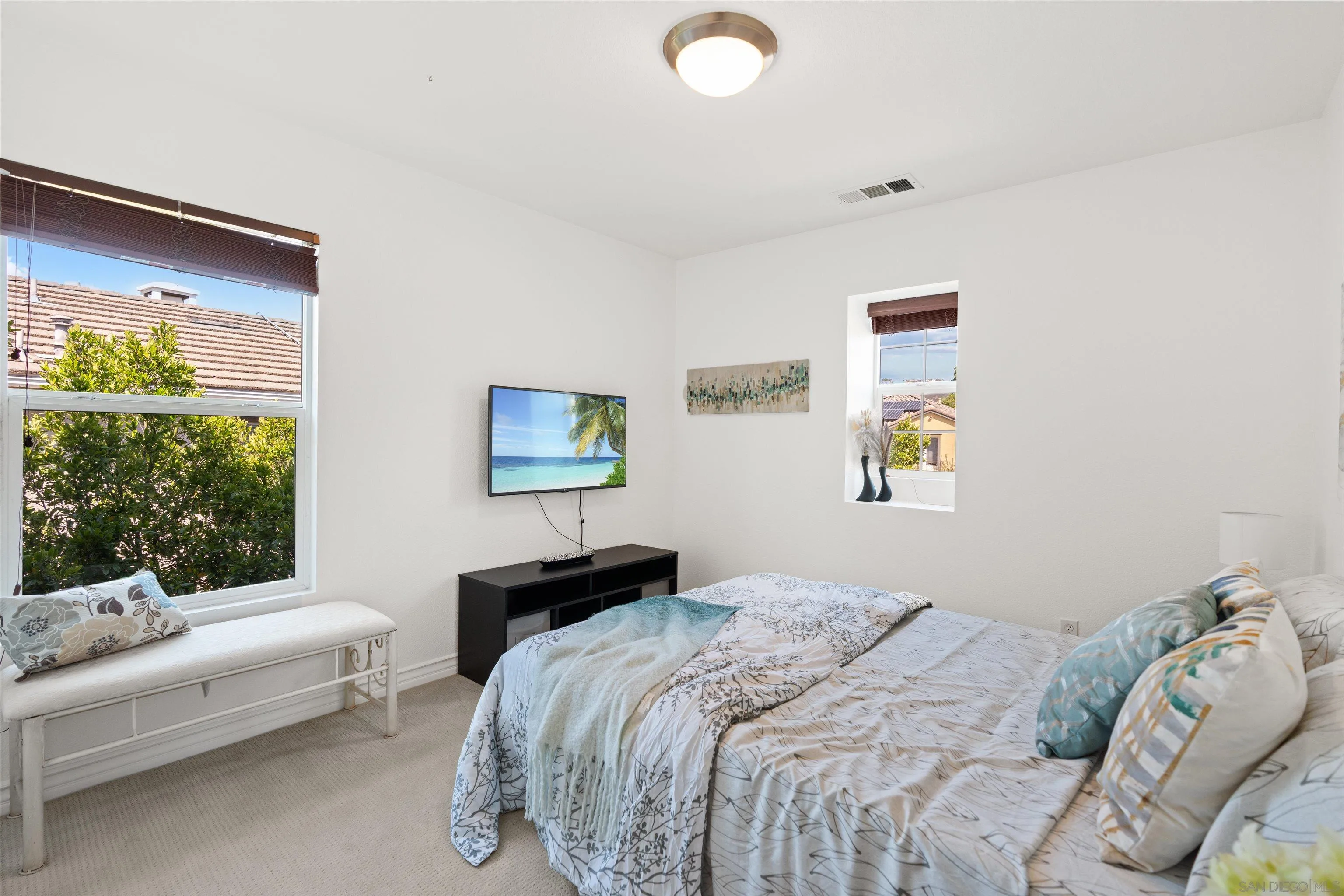 https://cdn.realtyfeed.com/cdn/127/250035825/0ae688a2af3cc7728b8b22ad8c4d69cf.webp