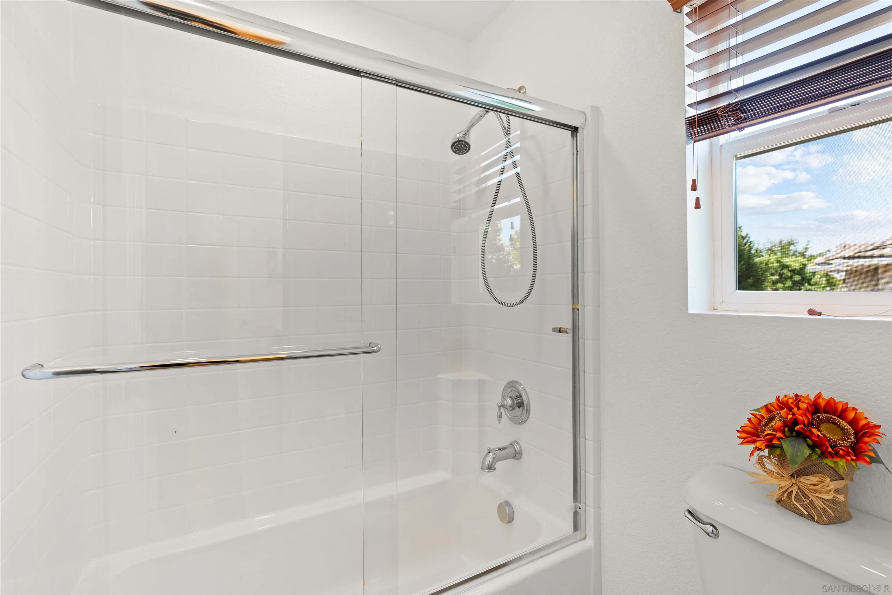 https://cdn.realtyfeed.com/cdn/127/250035825/14b2e4ded15d94f677106386a7a8c5f6.webp