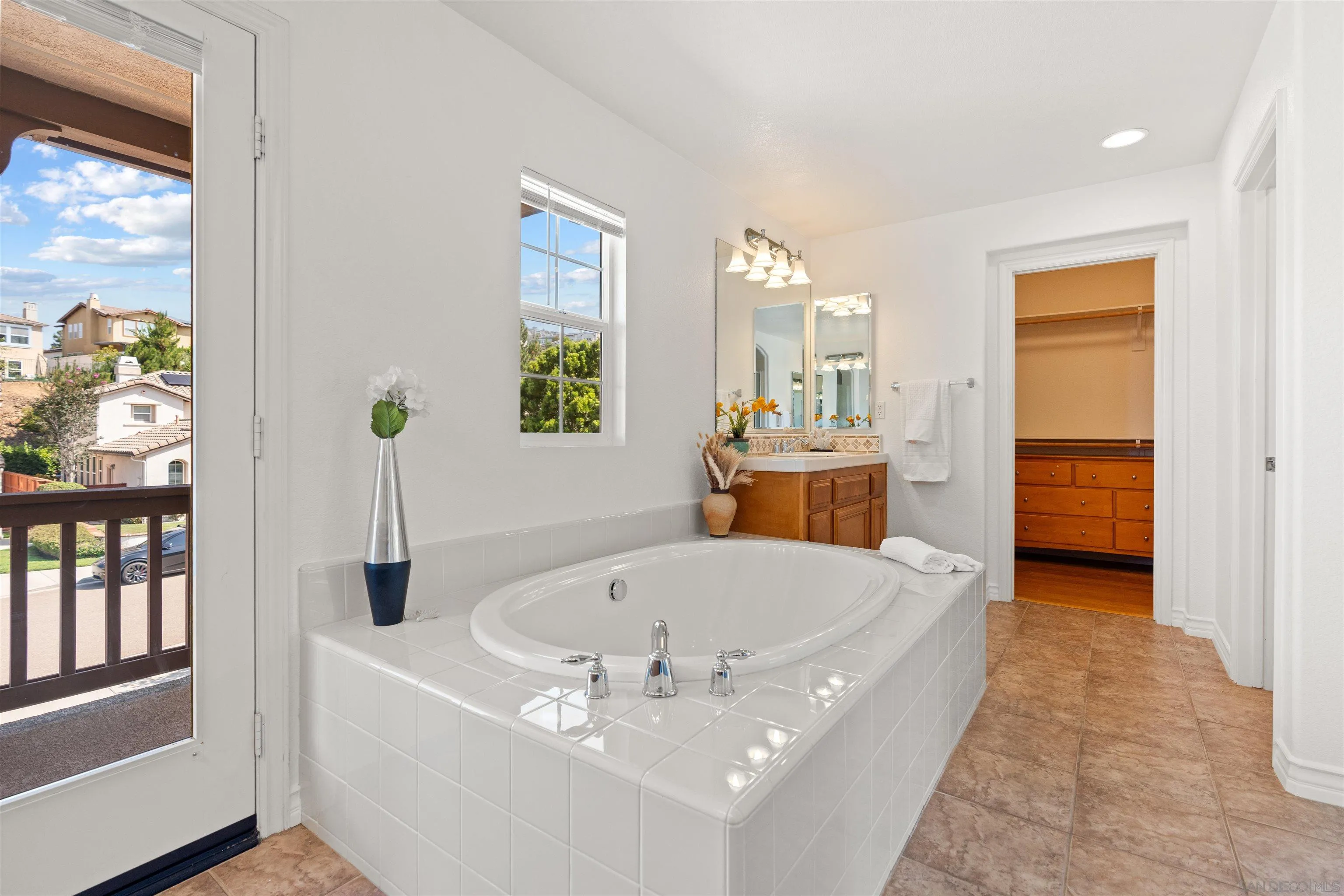 https://cdn.realtyfeed.com/cdn/127/250035825/3bf3c99776f9f1def440106d12252bab.webp