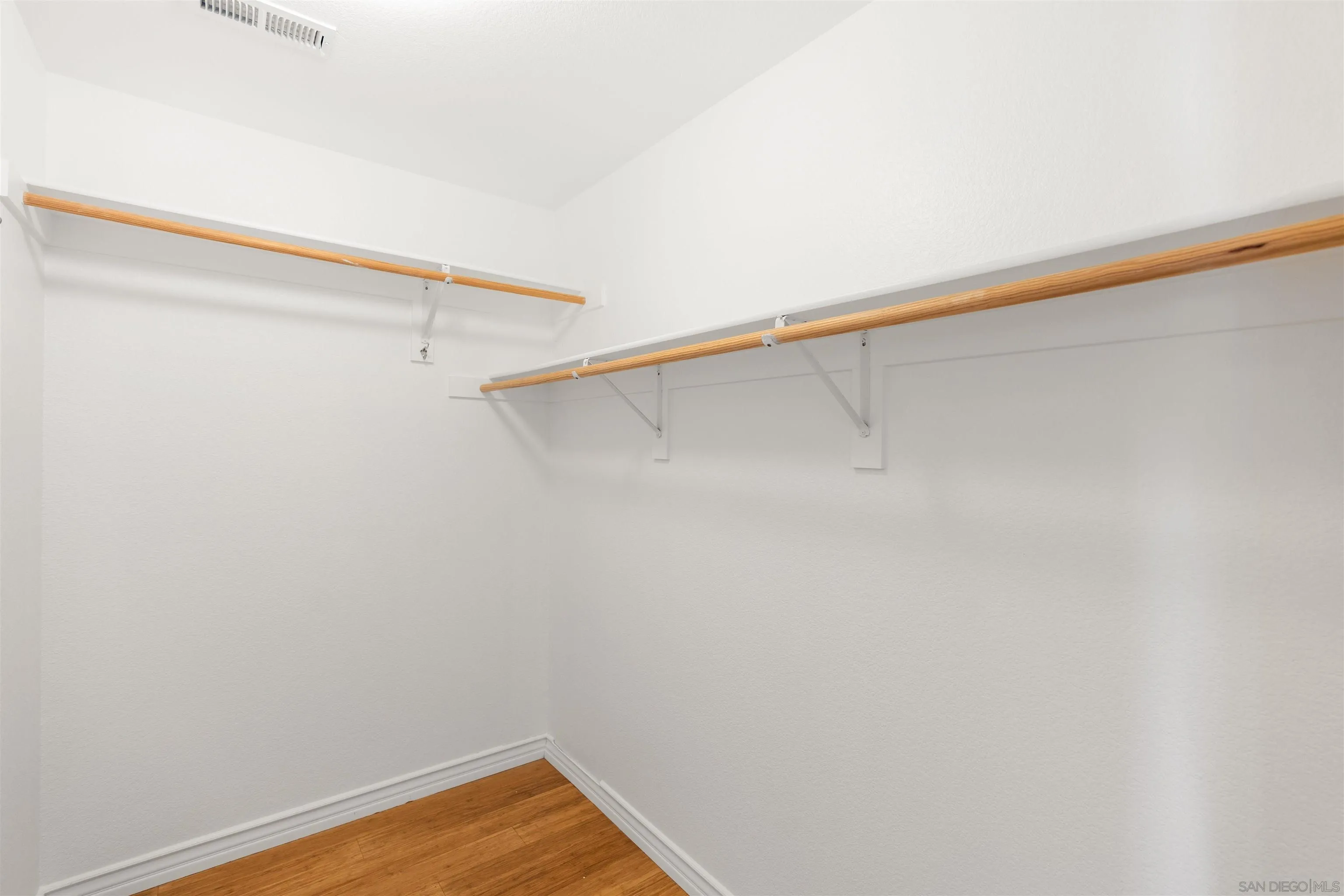 https://cdn.realtyfeed.com/cdn/127/250035825/407b5286a383e53454f3ef649ed4d06b.webp