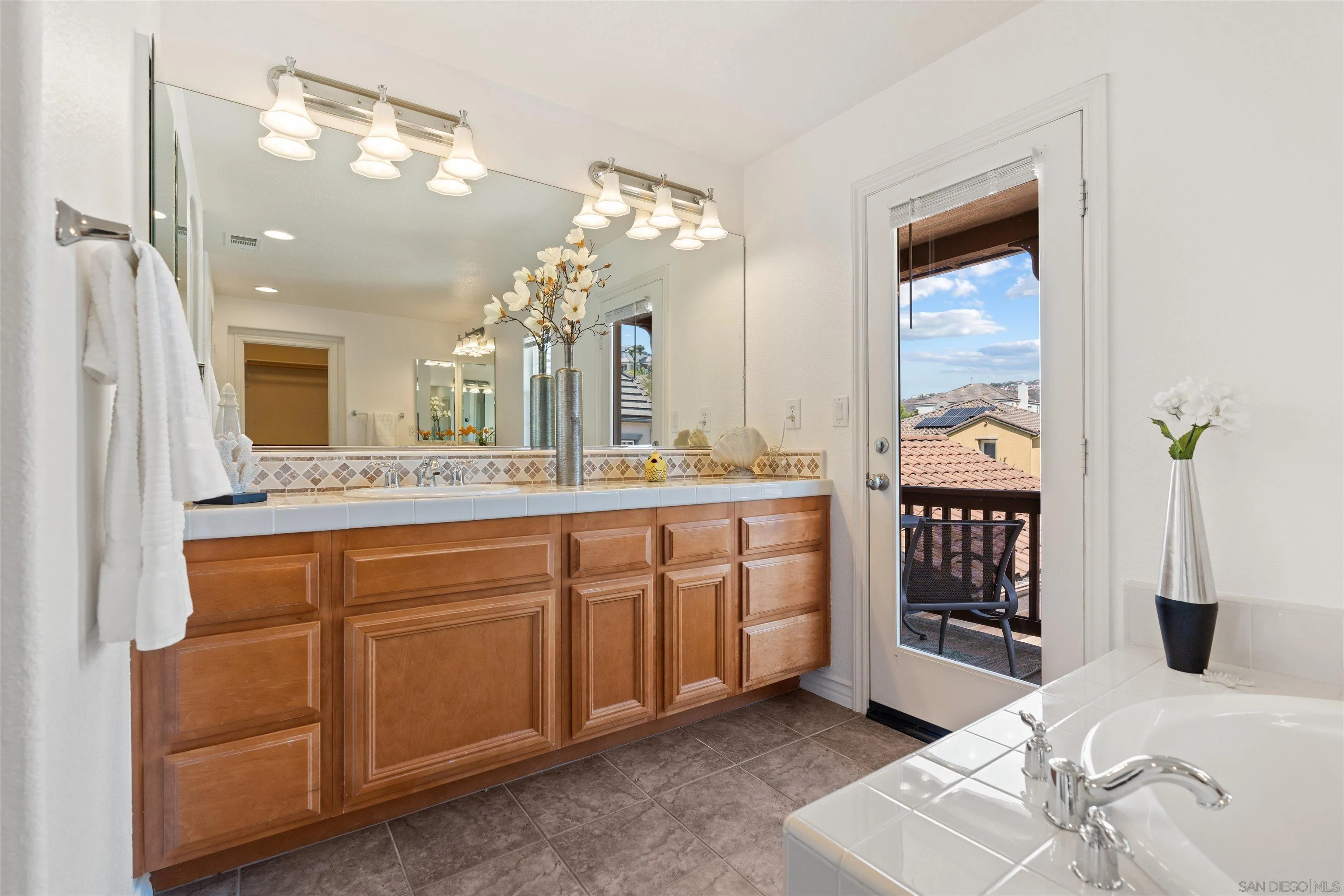 https://cdn.realtyfeed.com/cdn/127/250035825/7e6c78420a6b8f9b897213708a3b7cbe.webp