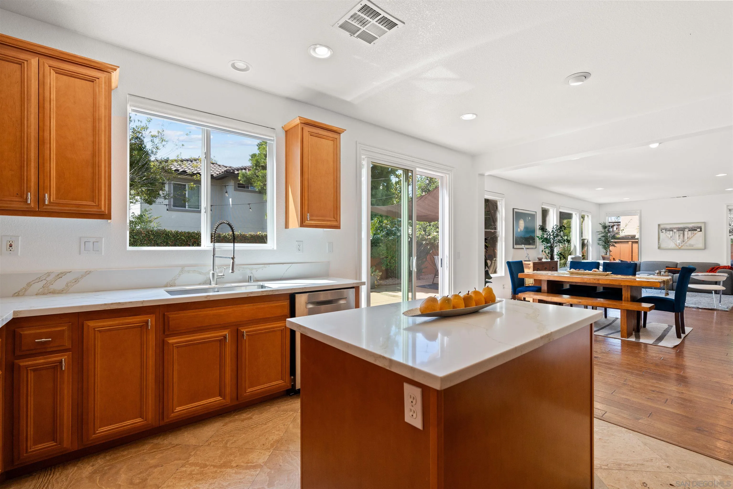 https://cdn.realtyfeed.com/cdn/127/250035825/80991a32717977339d16c89f314f5cfd.webp