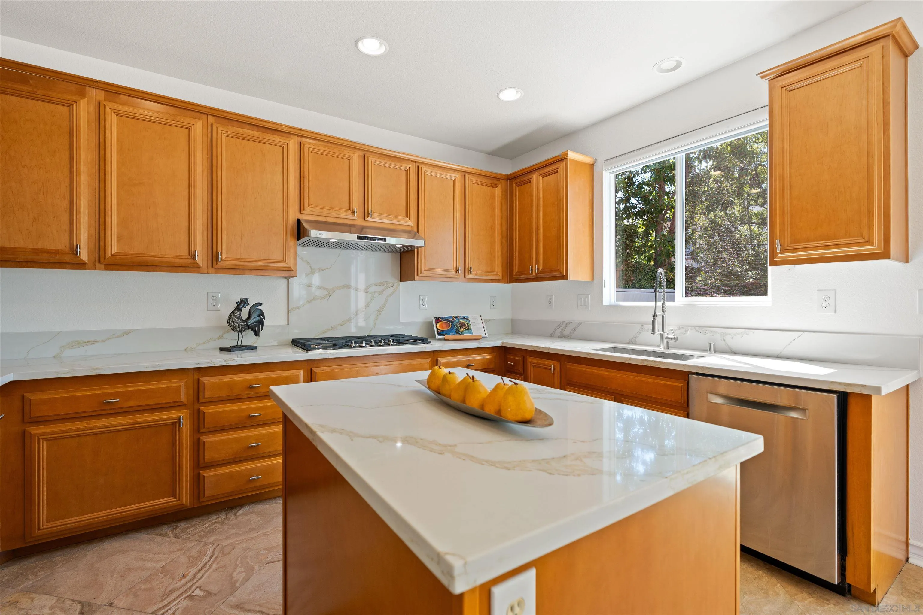 https://cdn.realtyfeed.com/cdn/127/250035825/837839ede178c74455fb01ec88a74c19.webp