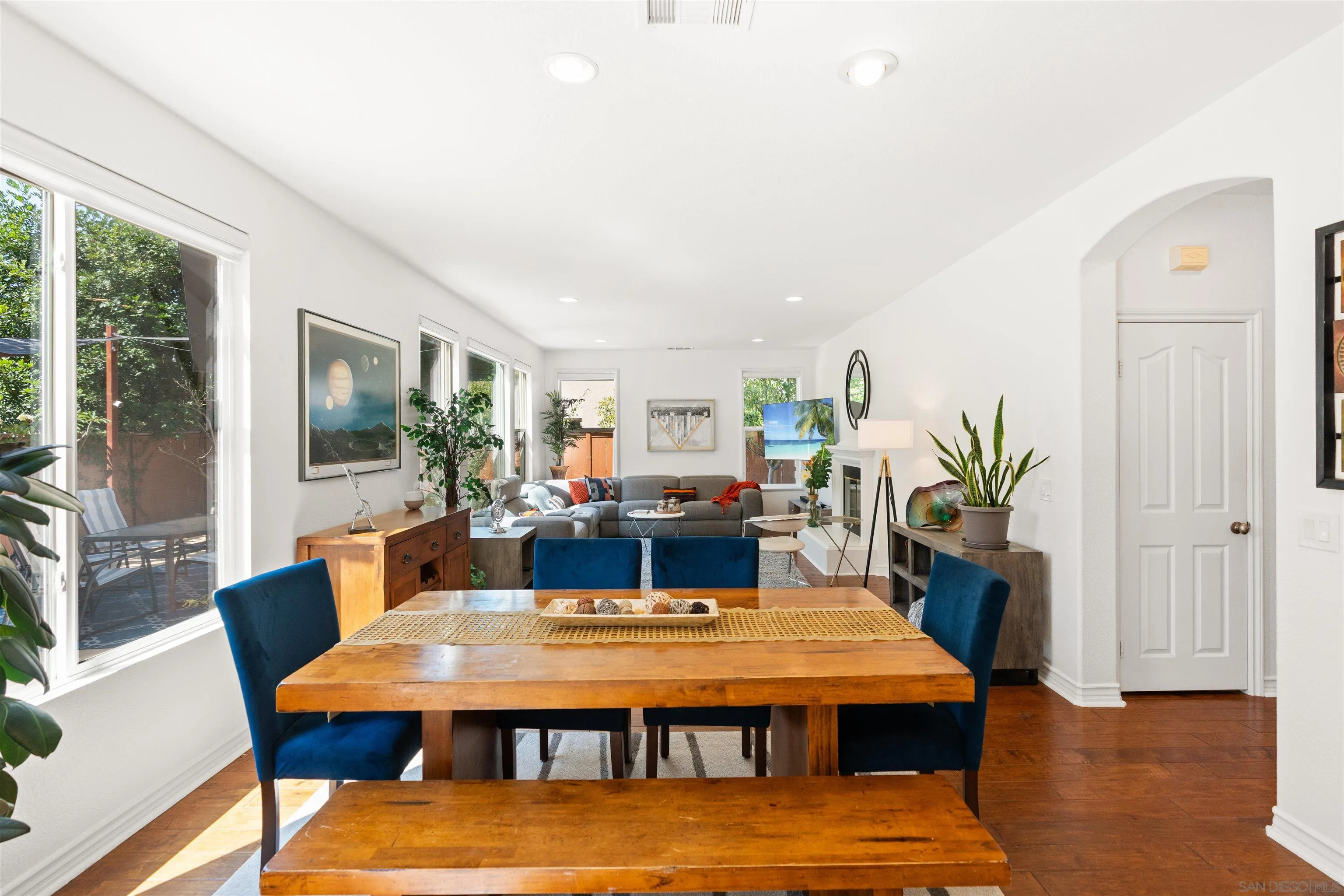 https://cdn.realtyfeed.com/cdn/127/250035825/cddbf719d8e58e4fc194ee57ac1f689c.webp