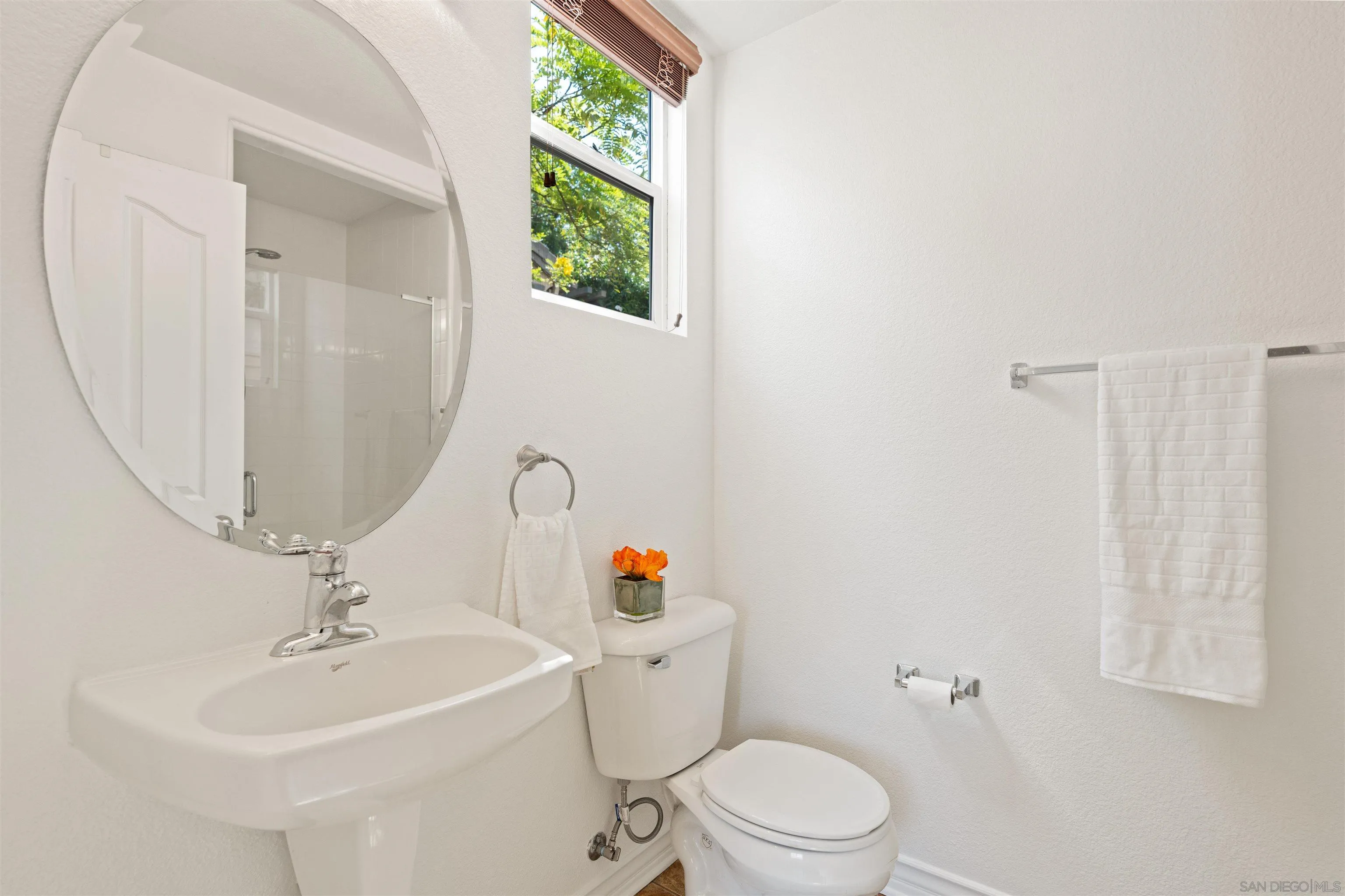 https://cdn.realtyfeed.com/cdn/127/250035825/d96d8e18befdac1be4096426fd2fda56.webp