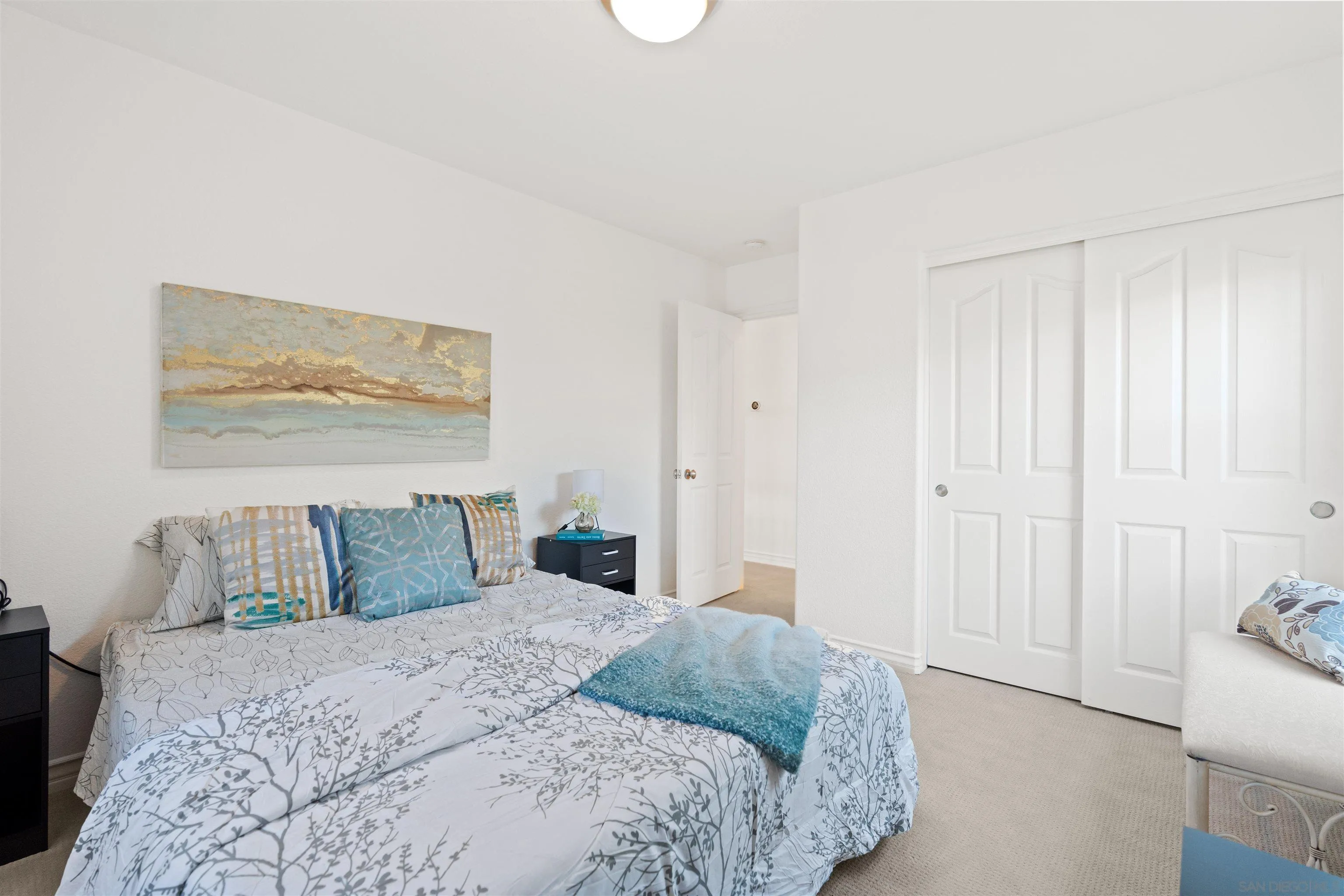 https://cdn.realtyfeed.com/cdn/127/250035825/ea7eefb403d881dc42899608d108f3ff.webp