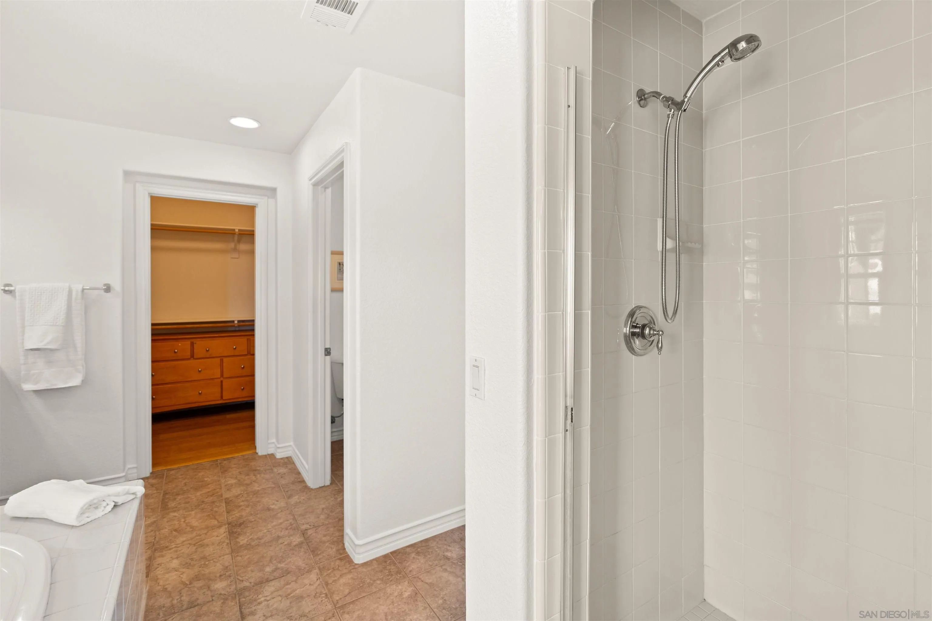 https://cdn.realtyfeed.com/cdn/127/250035825/f5e691e232539d2c0bdffdb924b6a0e7.webp