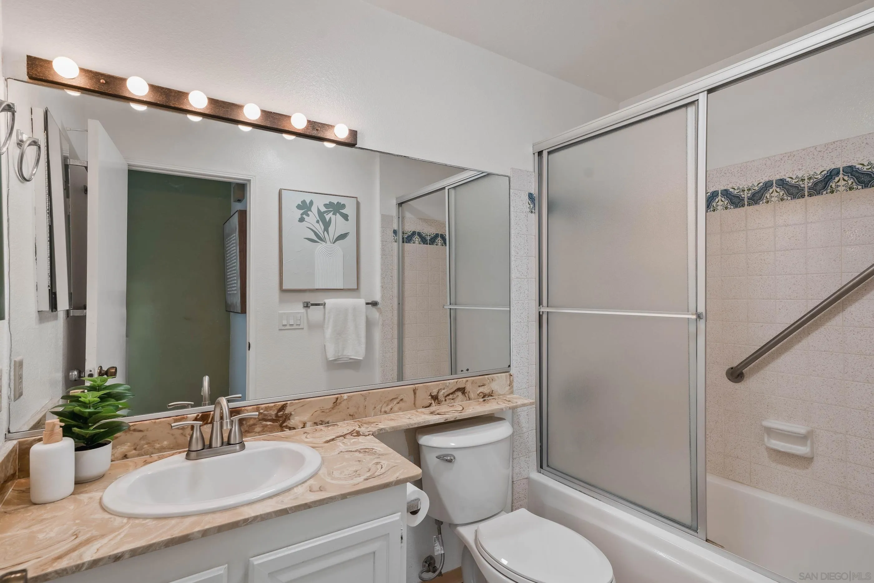 Photo #15: 250035827 Listing: Photo #15