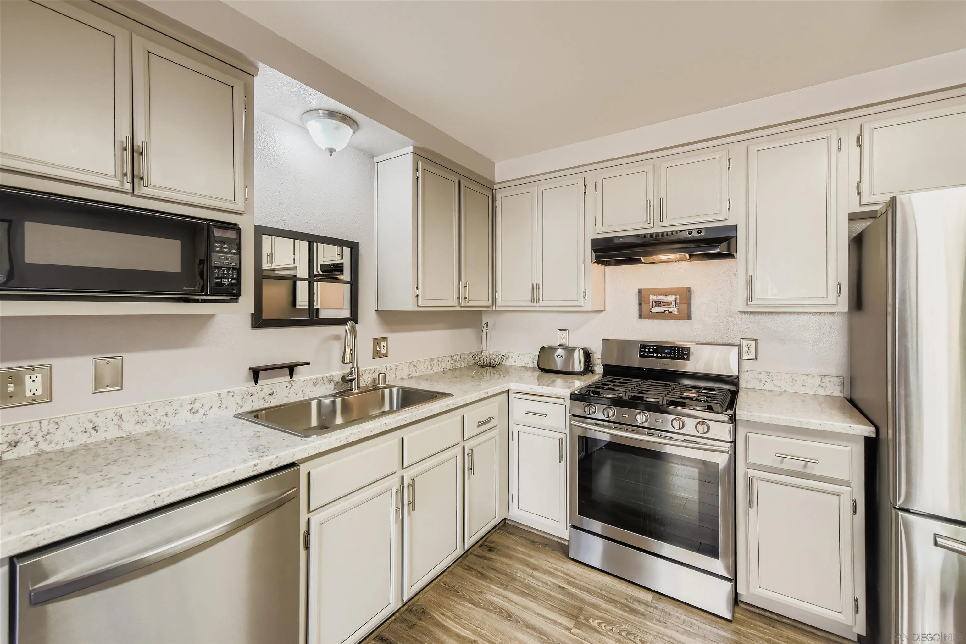 Photo #12: 250035833 Listing: Photo #12