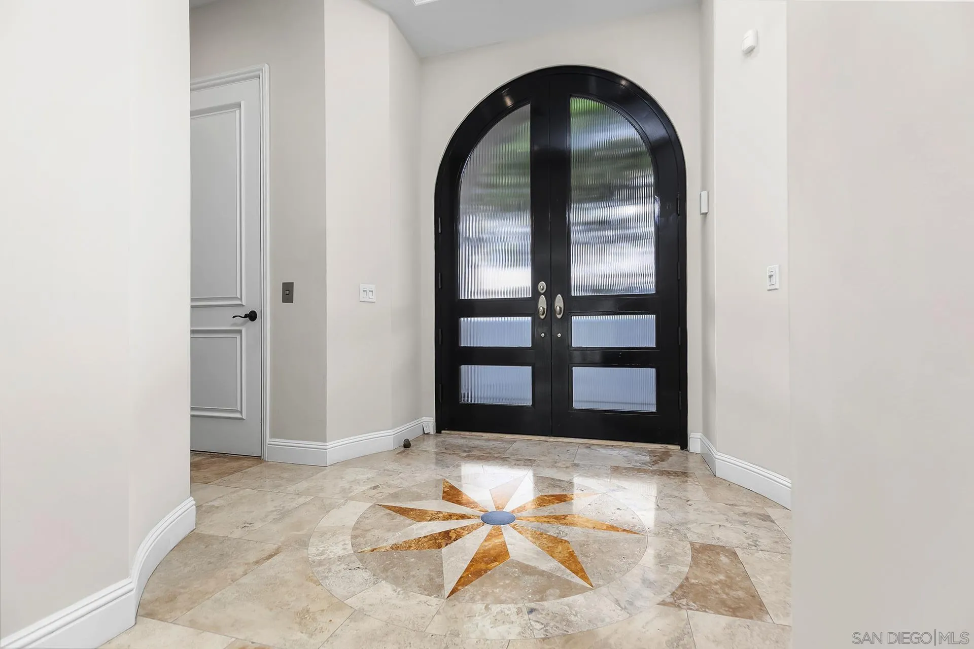 https://cdn.realtyfeed.com/cdn/127/250035854/33f063e091d098303316ecd95d4a745e.webp