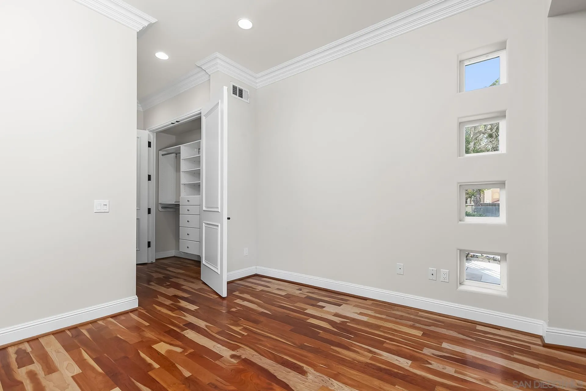 https://cdn.realtyfeed.com/cdn/127/250035854/6c58e4a687396860975a4bd3727559b6.webp